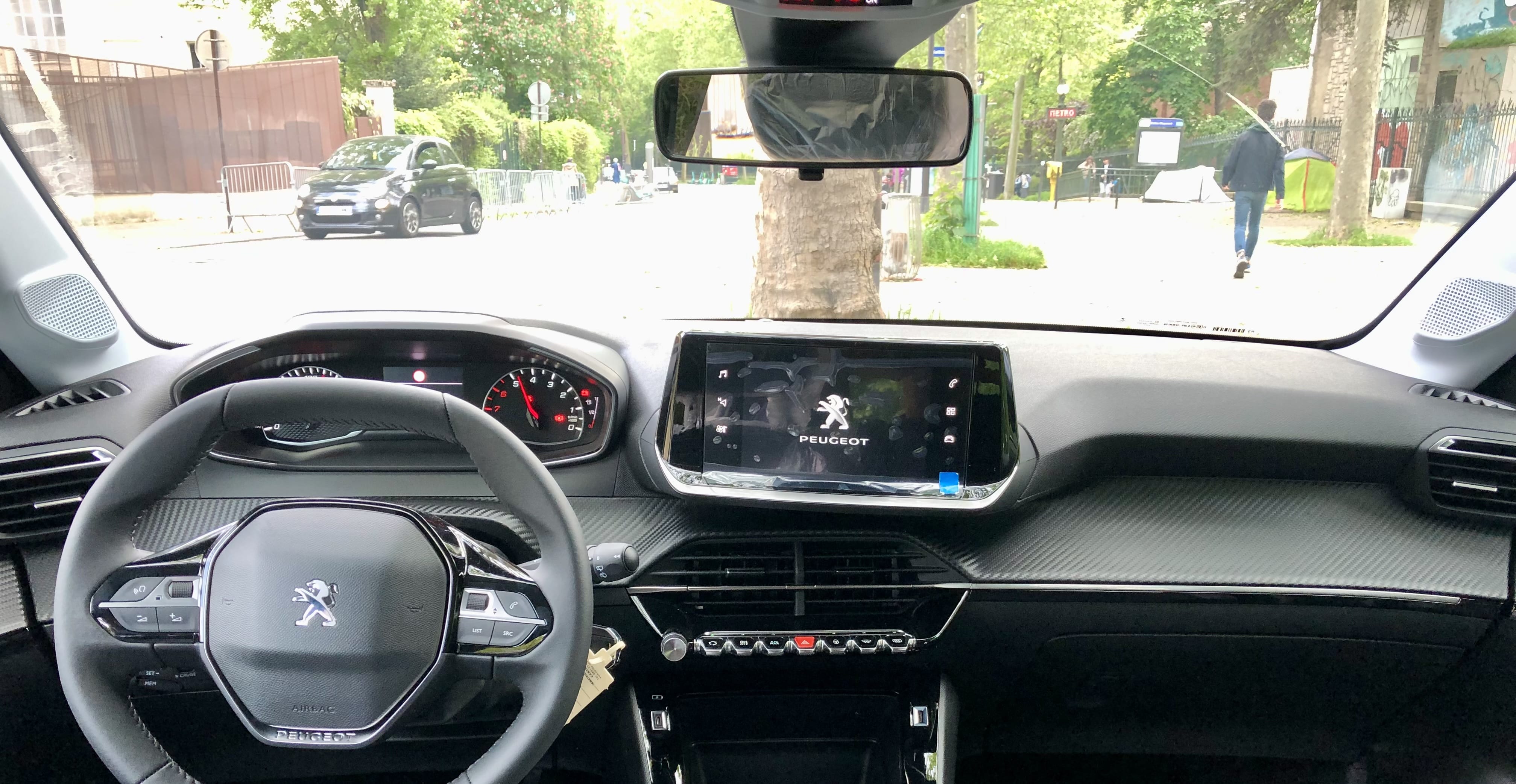 Peugeot 208 FL579 avec Android Auto