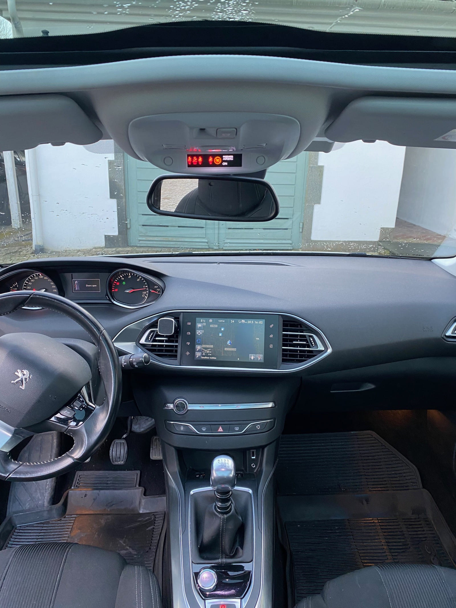 Peugeot 308 mit Winterreifen