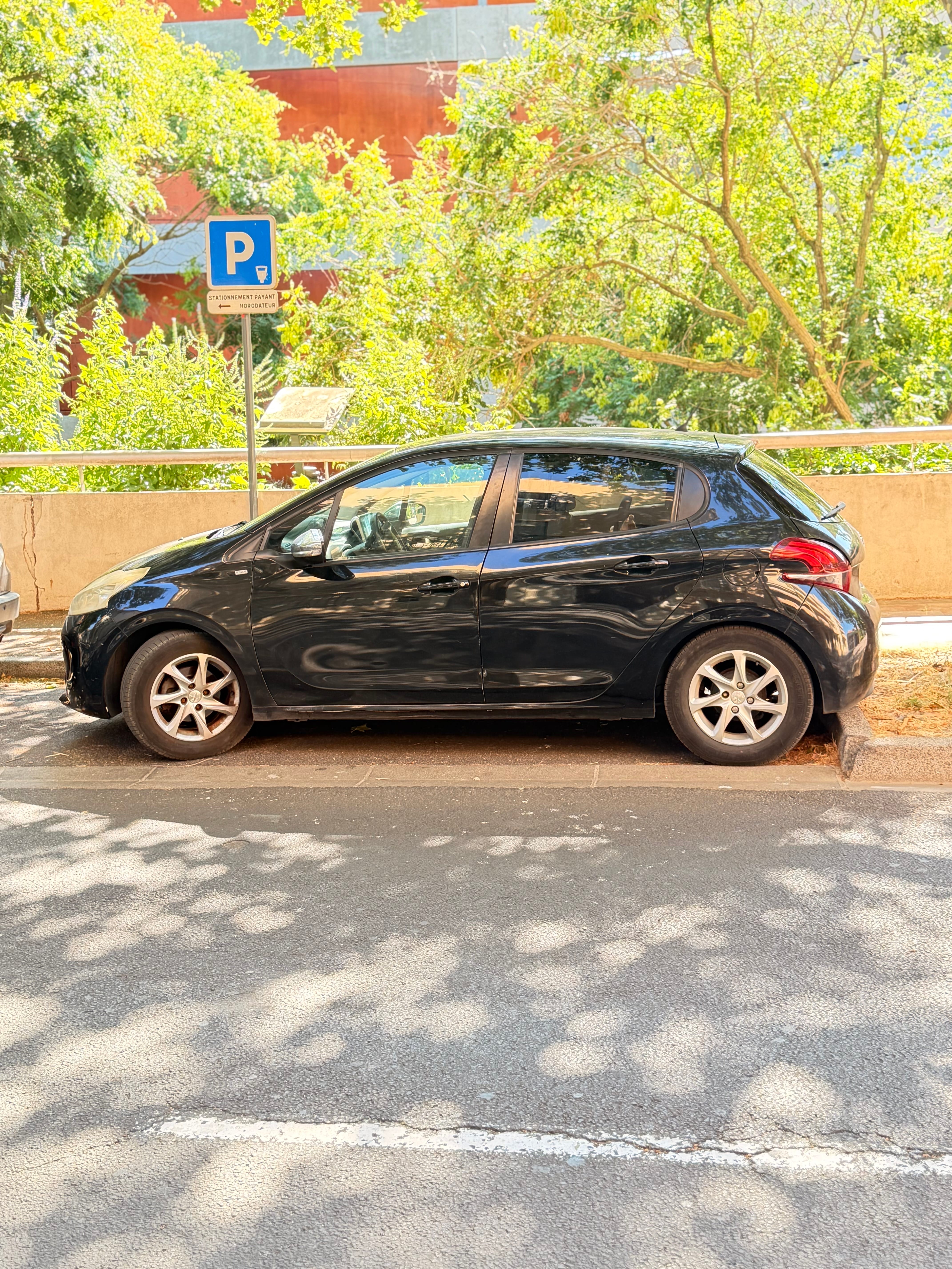 Peugeot 208 avec Climatisation