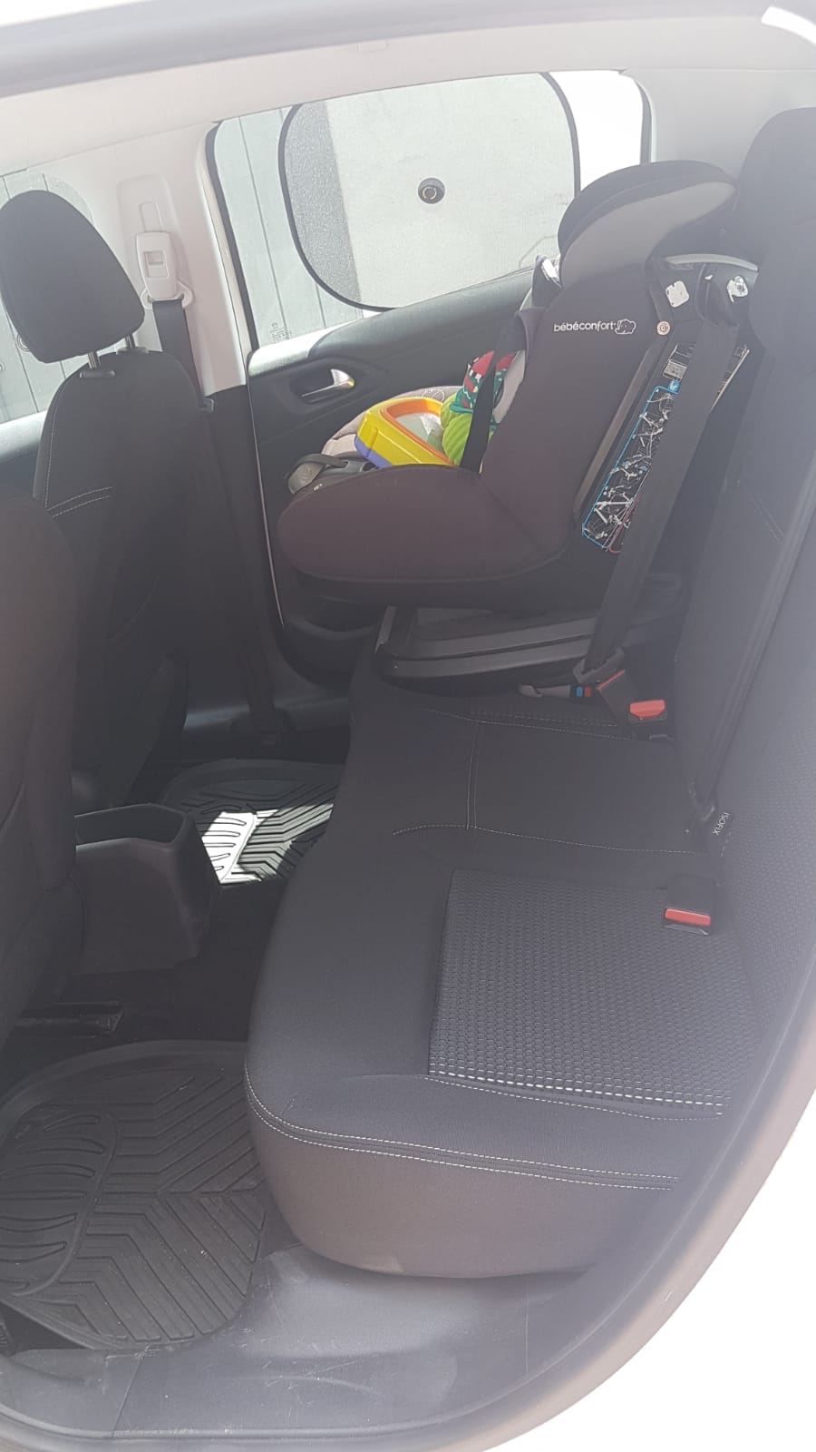 Peugeot 208 avec Siège bébé