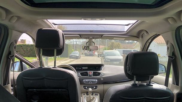 Renault Scénic (Réf BR825) 1.9 dci 130 cv / 5 places / Pessac et aéroport de Bordeaux avec Audio Bluetooth