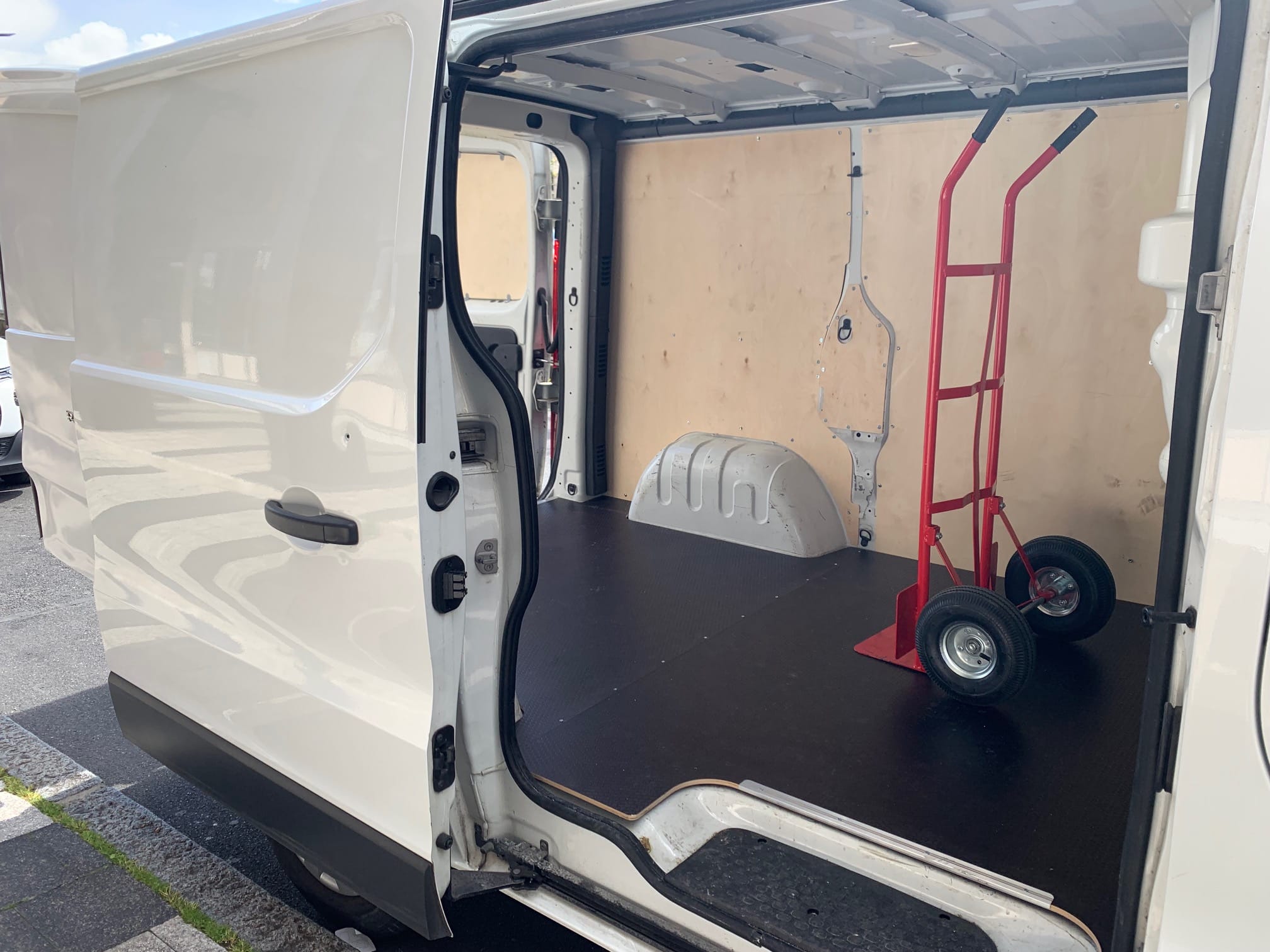 Renault Trafic 6m3 DCI 95cv Clim-Camera-GPS-CarPlay-Android et Bluetooth USB avec diable with Android Auto