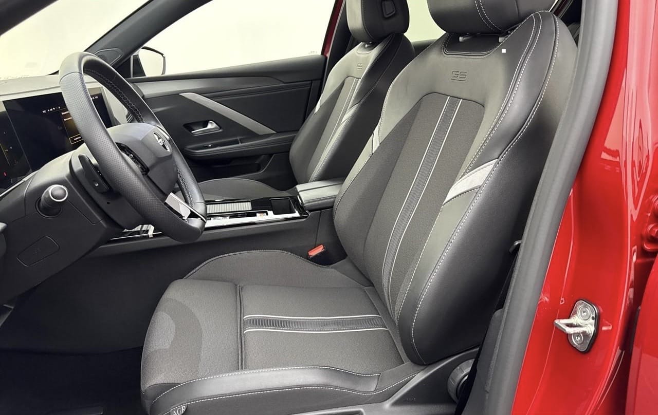 Opel Astra TURBO 130 CH GS avec Entrée audio / iPod