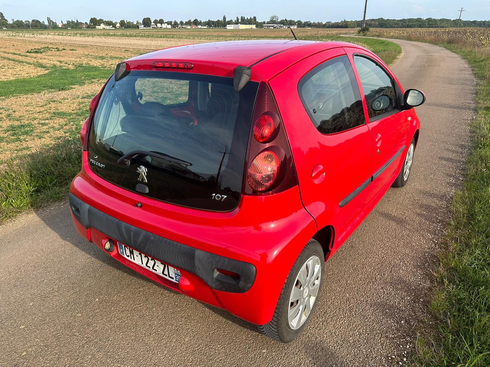 Peugeot 107 GARE SNCF avec Pneus neige