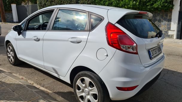 Ford Fiesta Trend White con Entrada de Audio/iPod