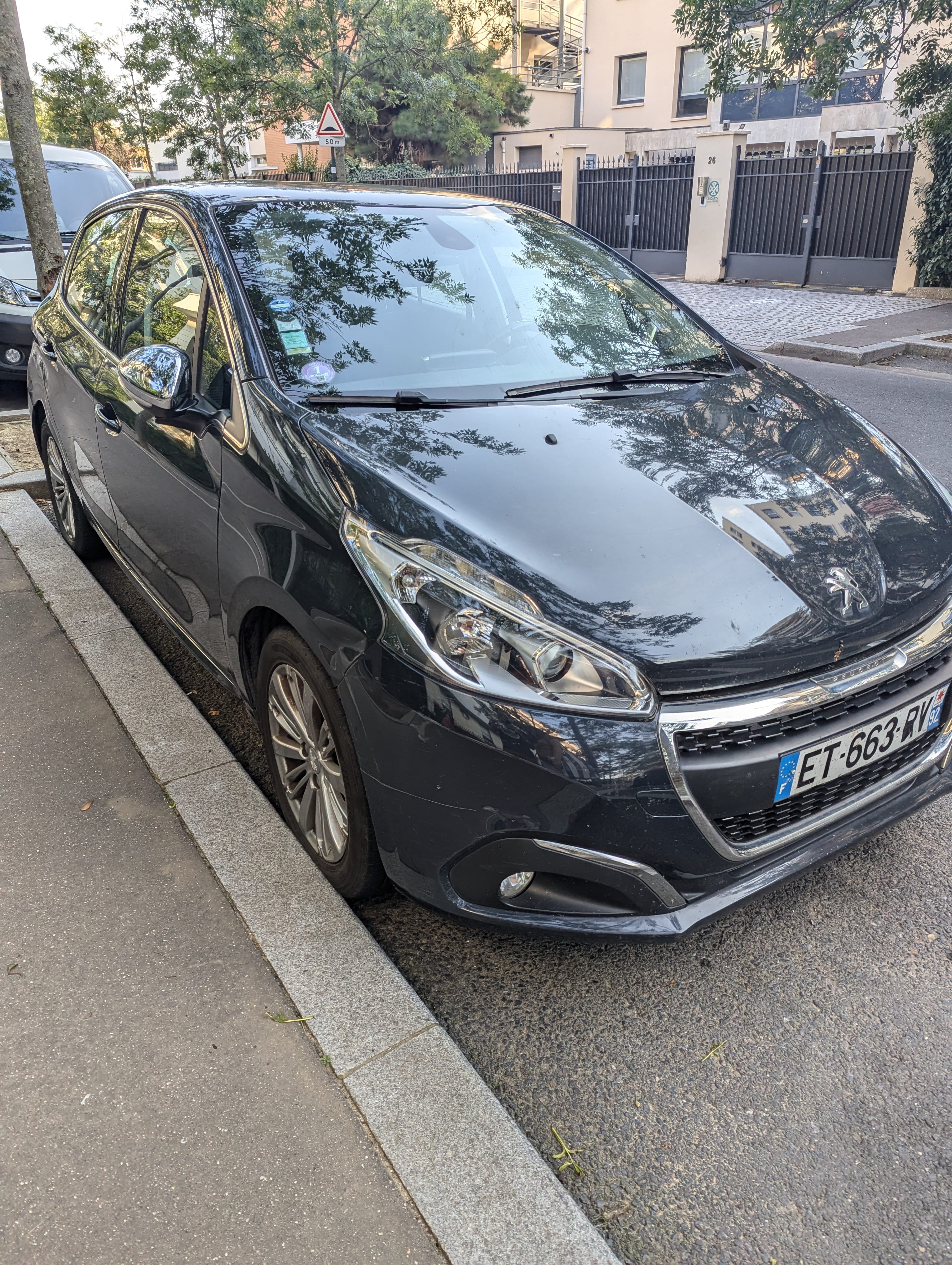 Peugeot 208 Allure 1.2 puretech 110 s&s eat6 avec Climatisation