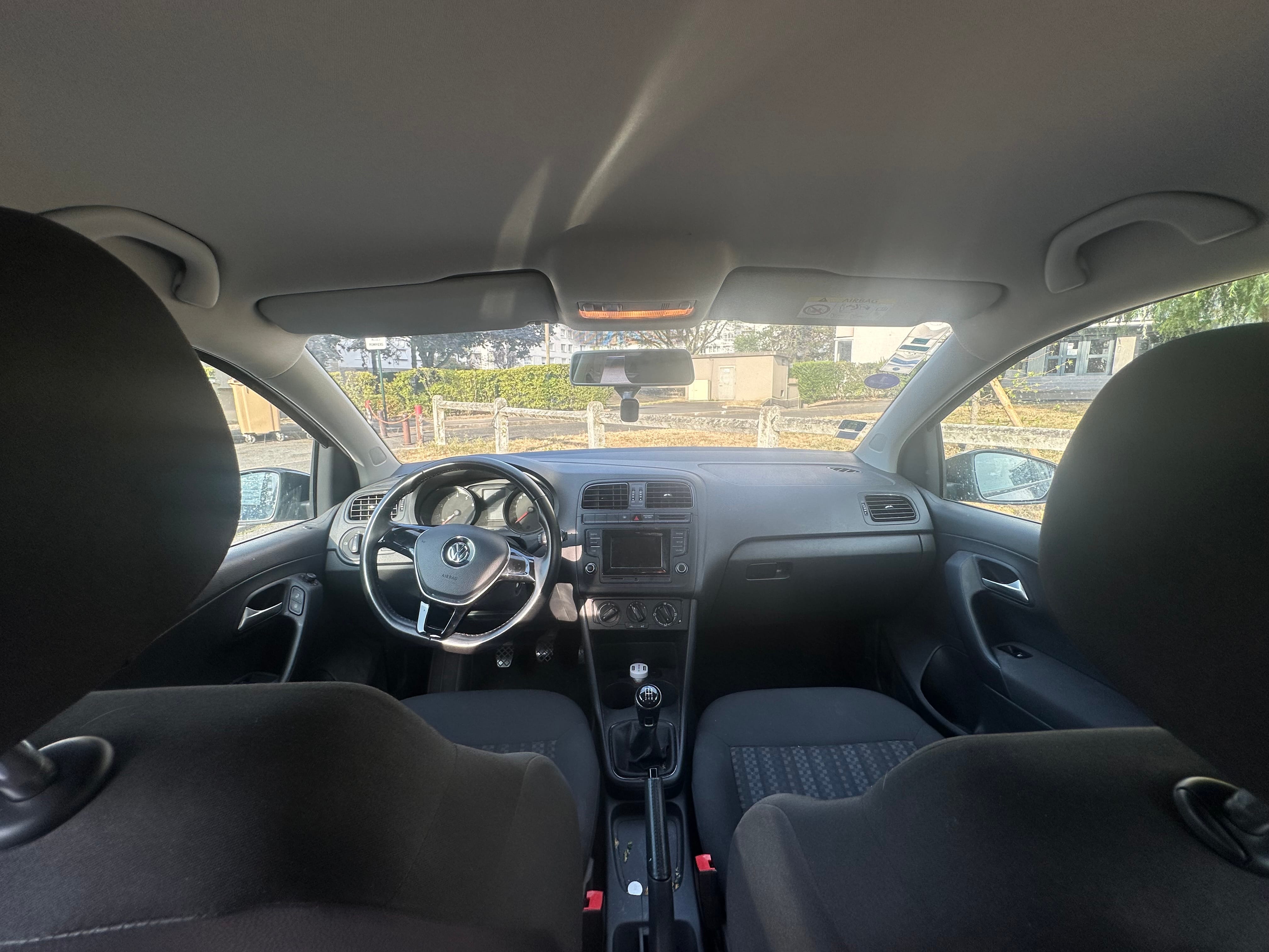 Volkswagen Polo avec Autoradio
