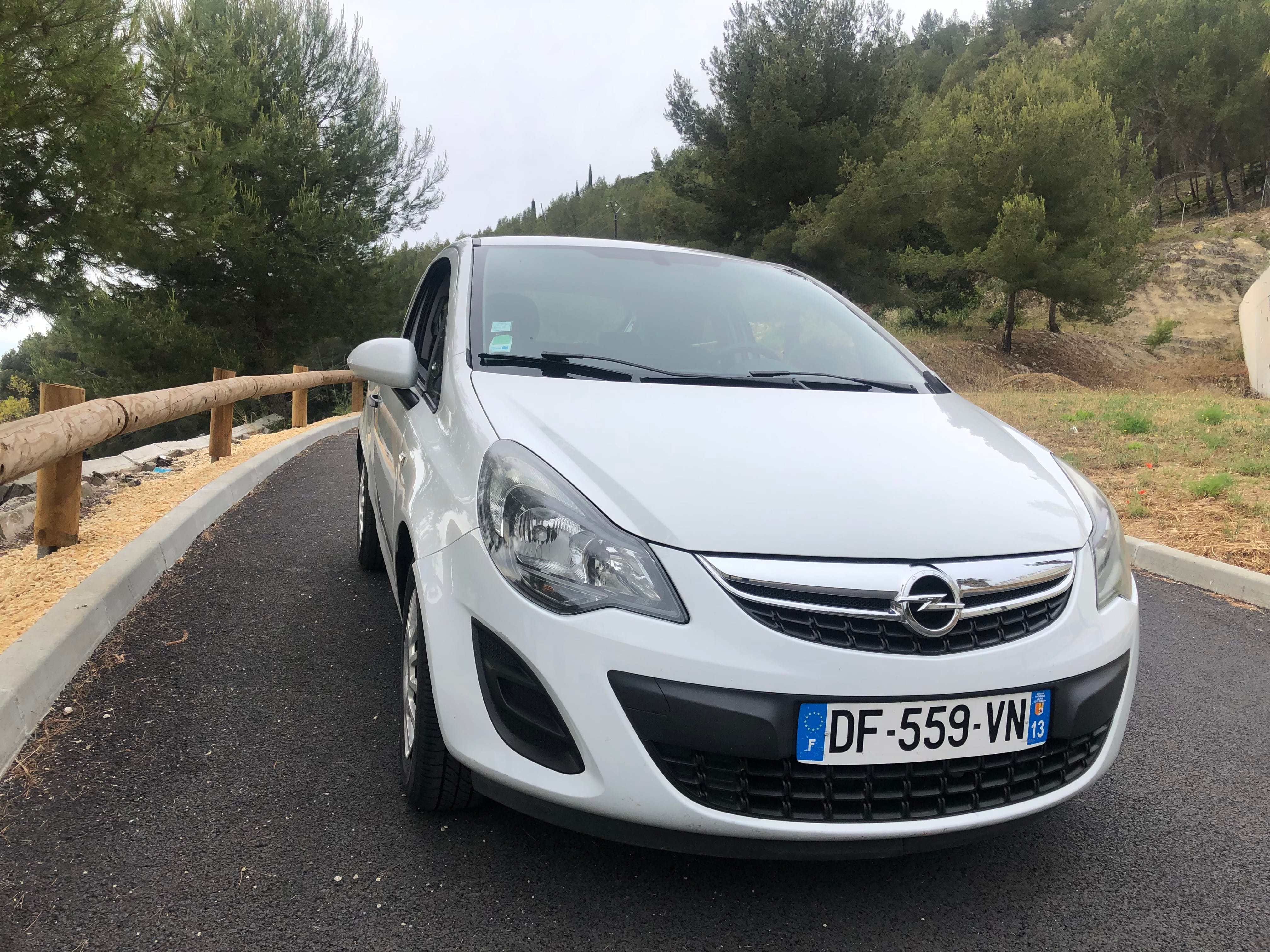 Opel Corsa avec Entrée audio / iPod