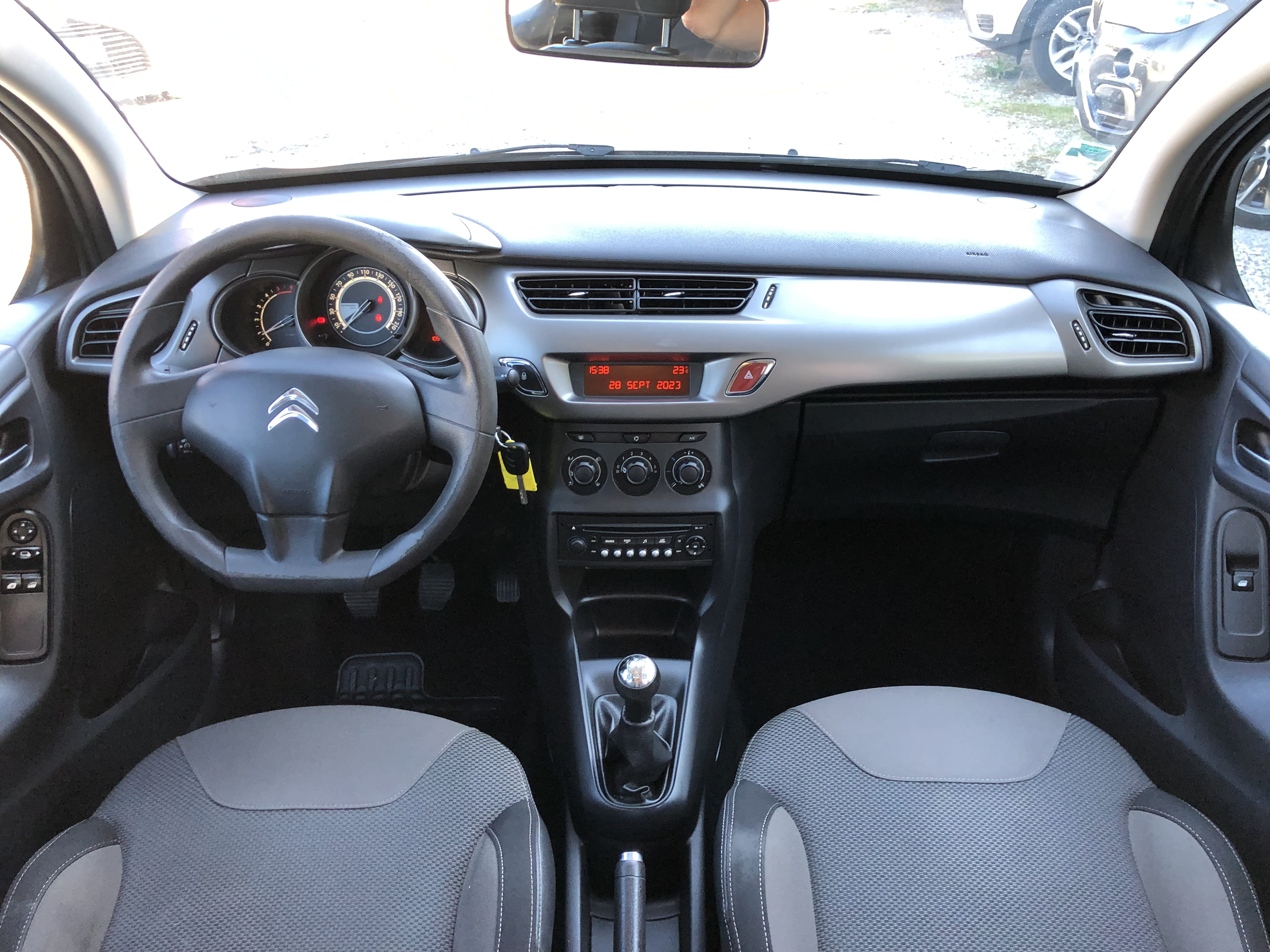 Citroen C3 mit Kindersitz