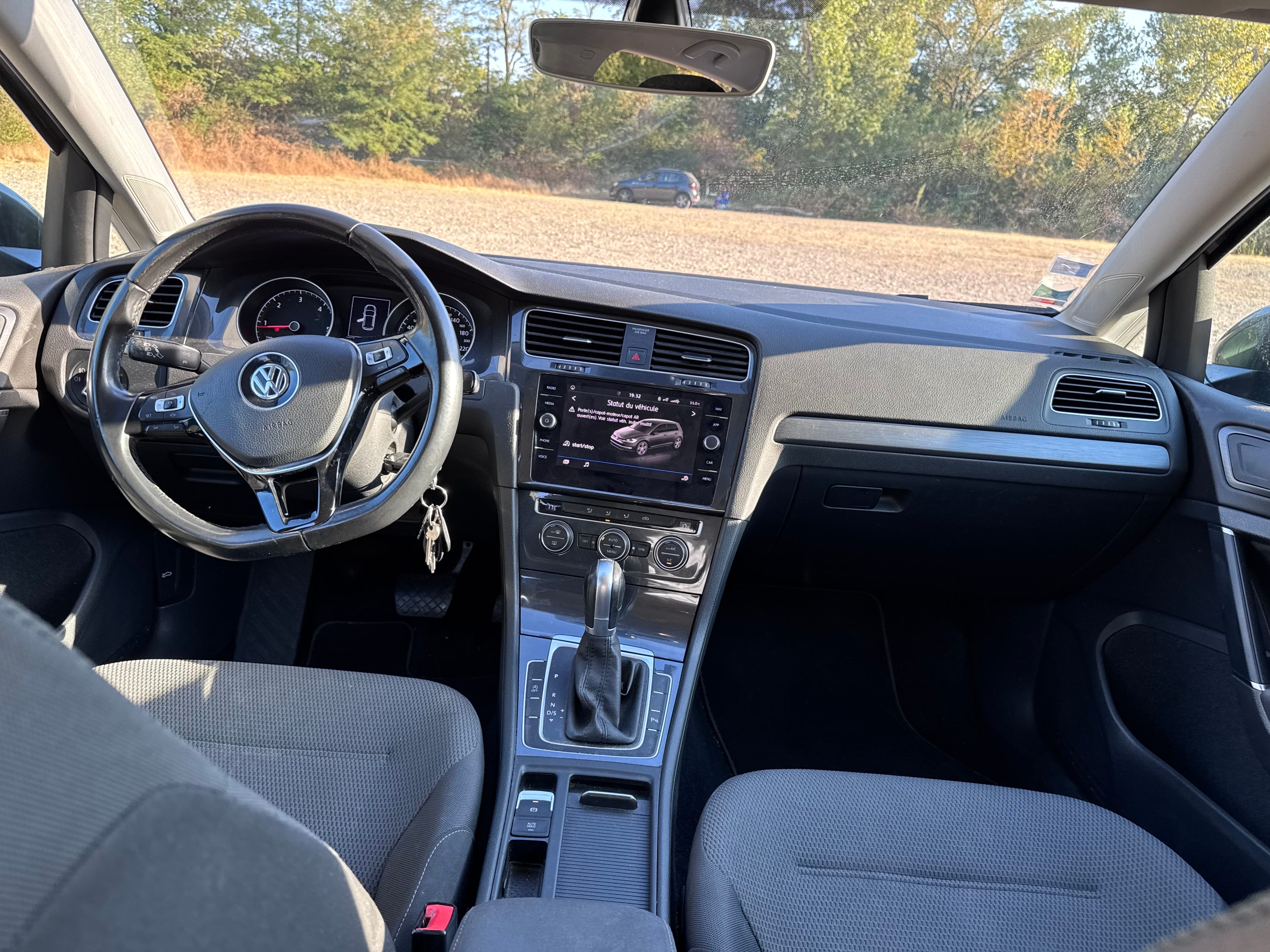 Volkswagen Golf mit Navigationsgerät