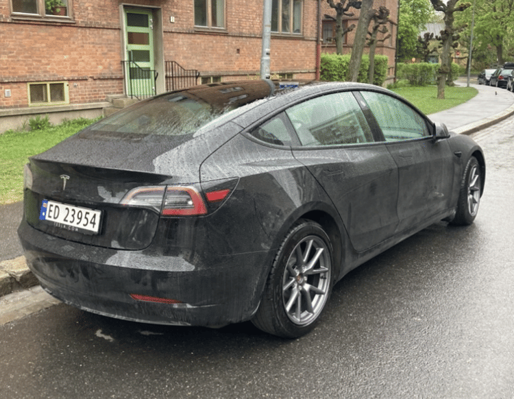 Tesla Model 3 med Cruisekontroll