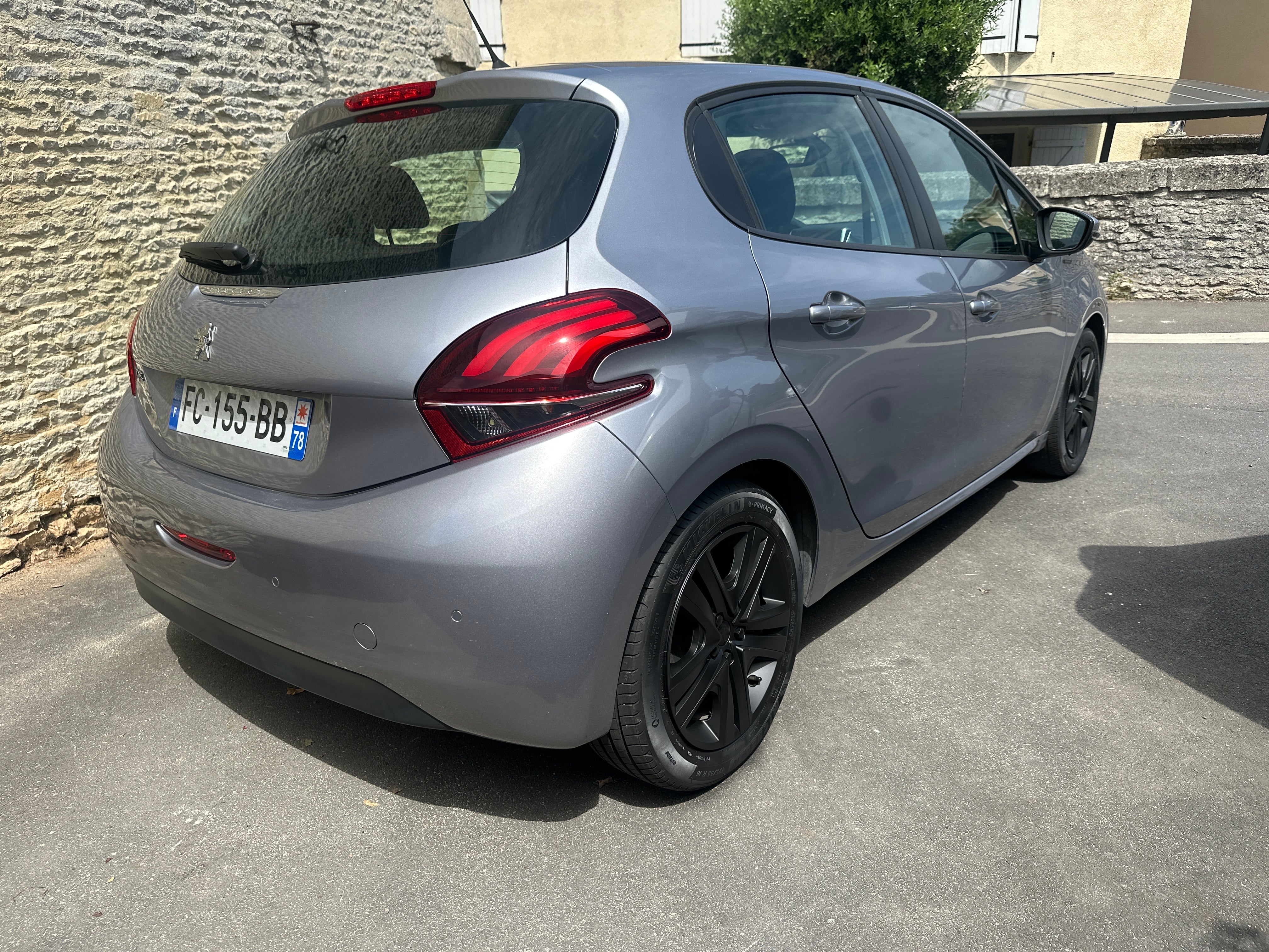 Peugeot 208 avec GPS