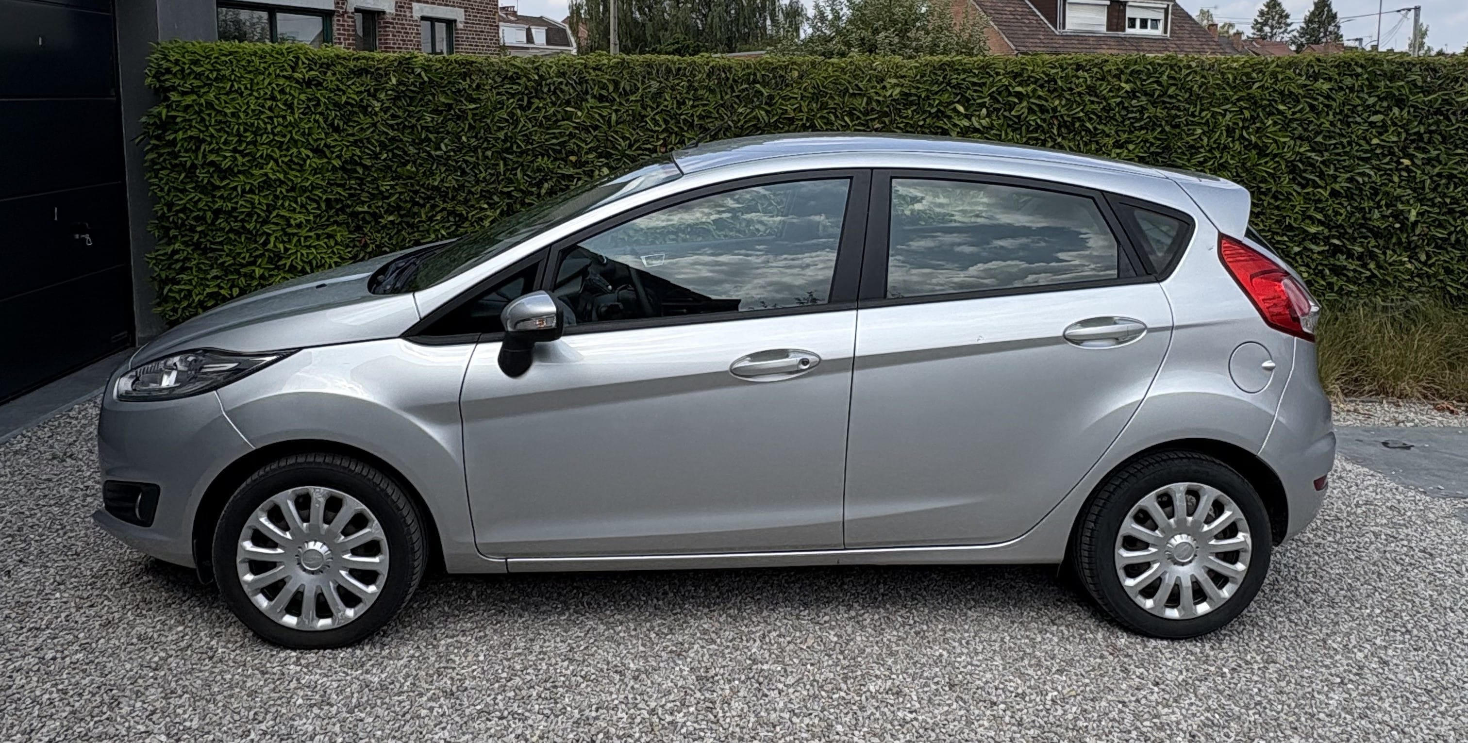 Ford Fiesta avec Climatisation