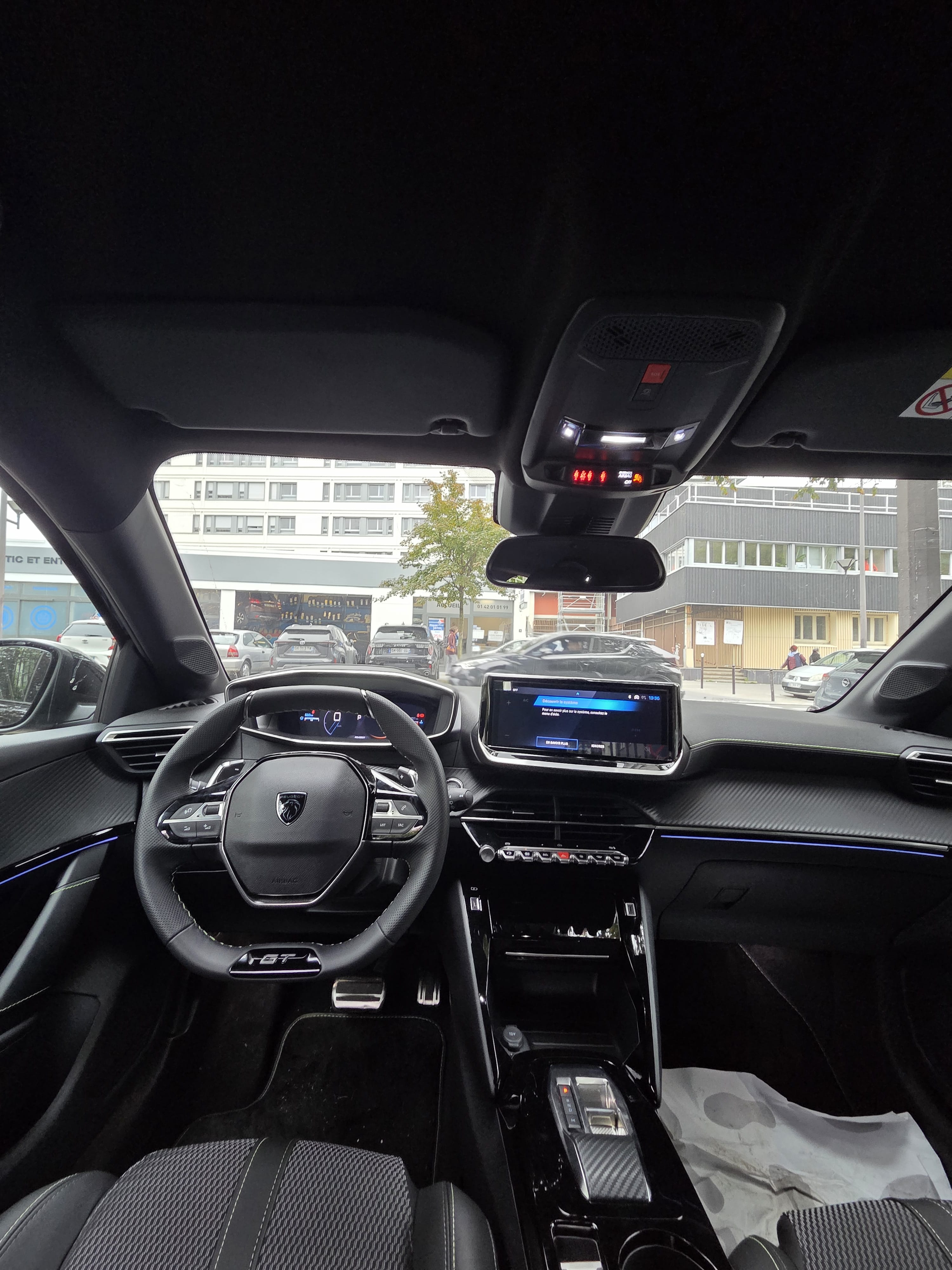 Peugeot 208 avec GPS