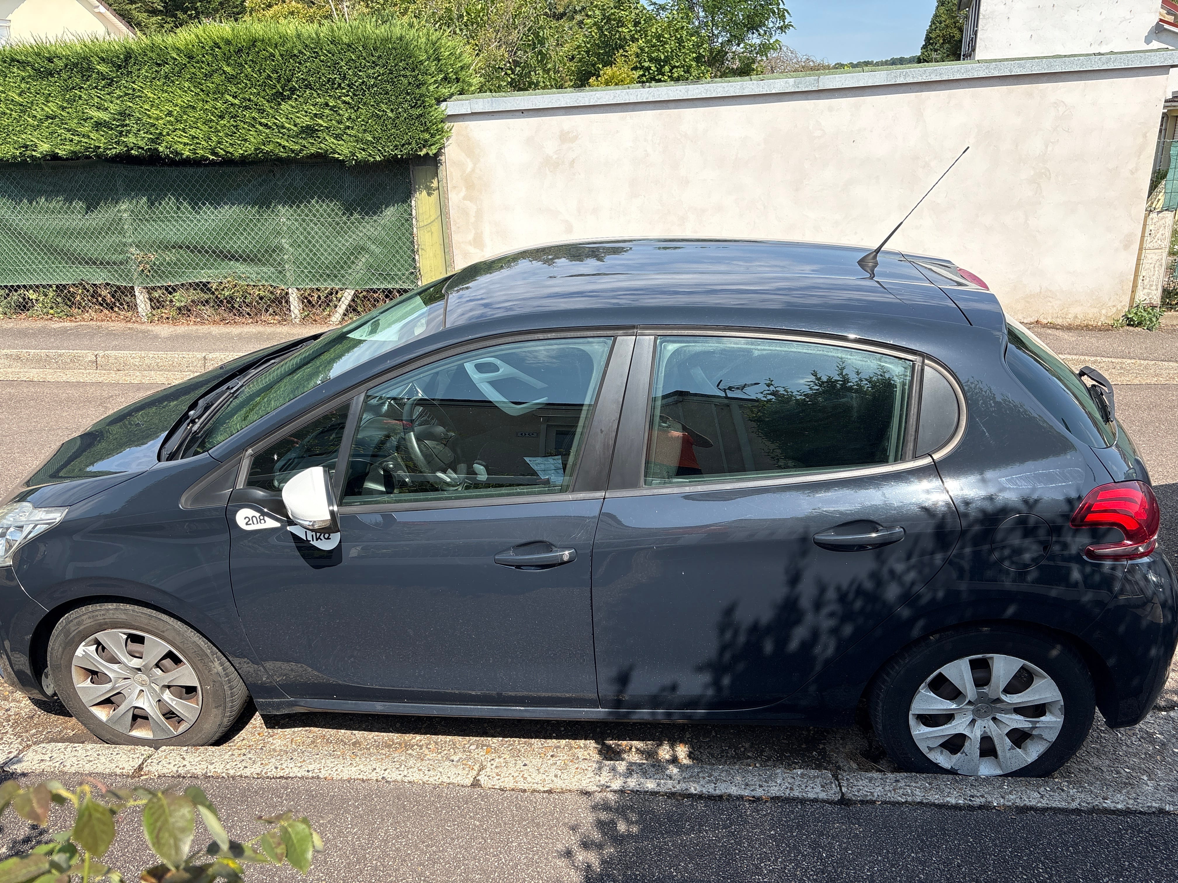 Peugeot 208 1.2 vti avec Climatisation