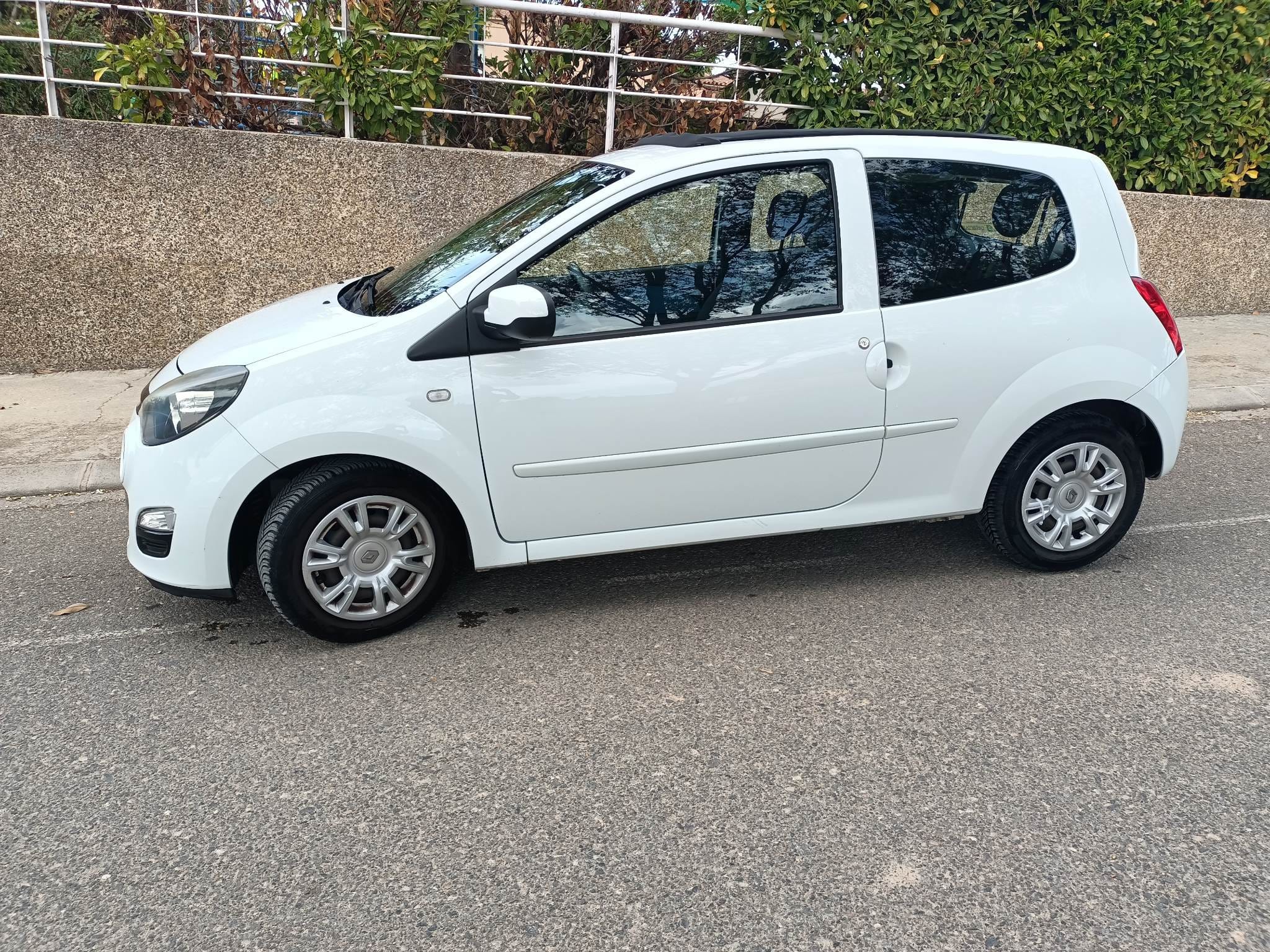 Renault Twingo Muy Económico con Entrada de Audio/iPod
