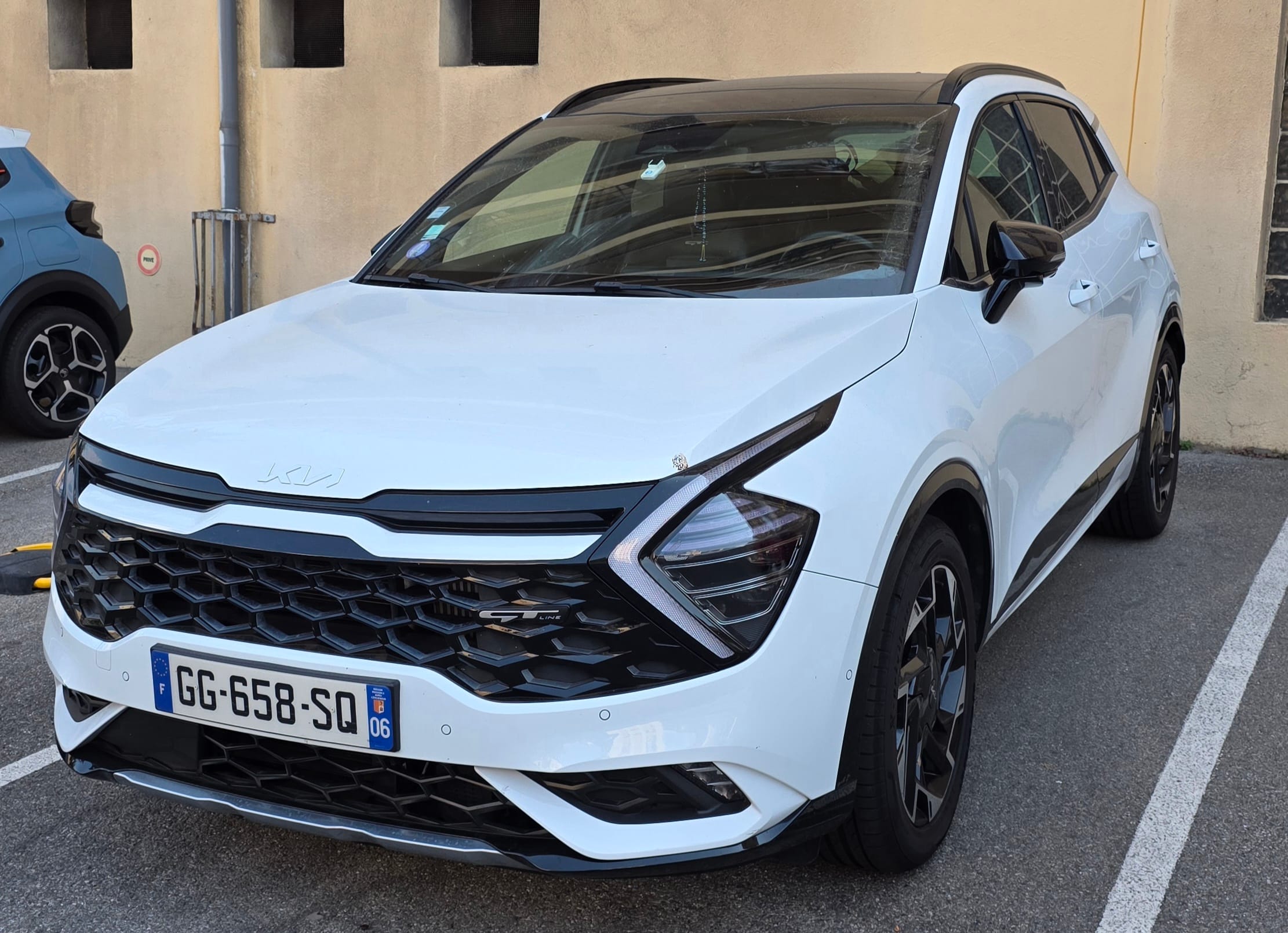 Kia Sportage, 2022, Essence 95 / Électrique (hybride), automatique