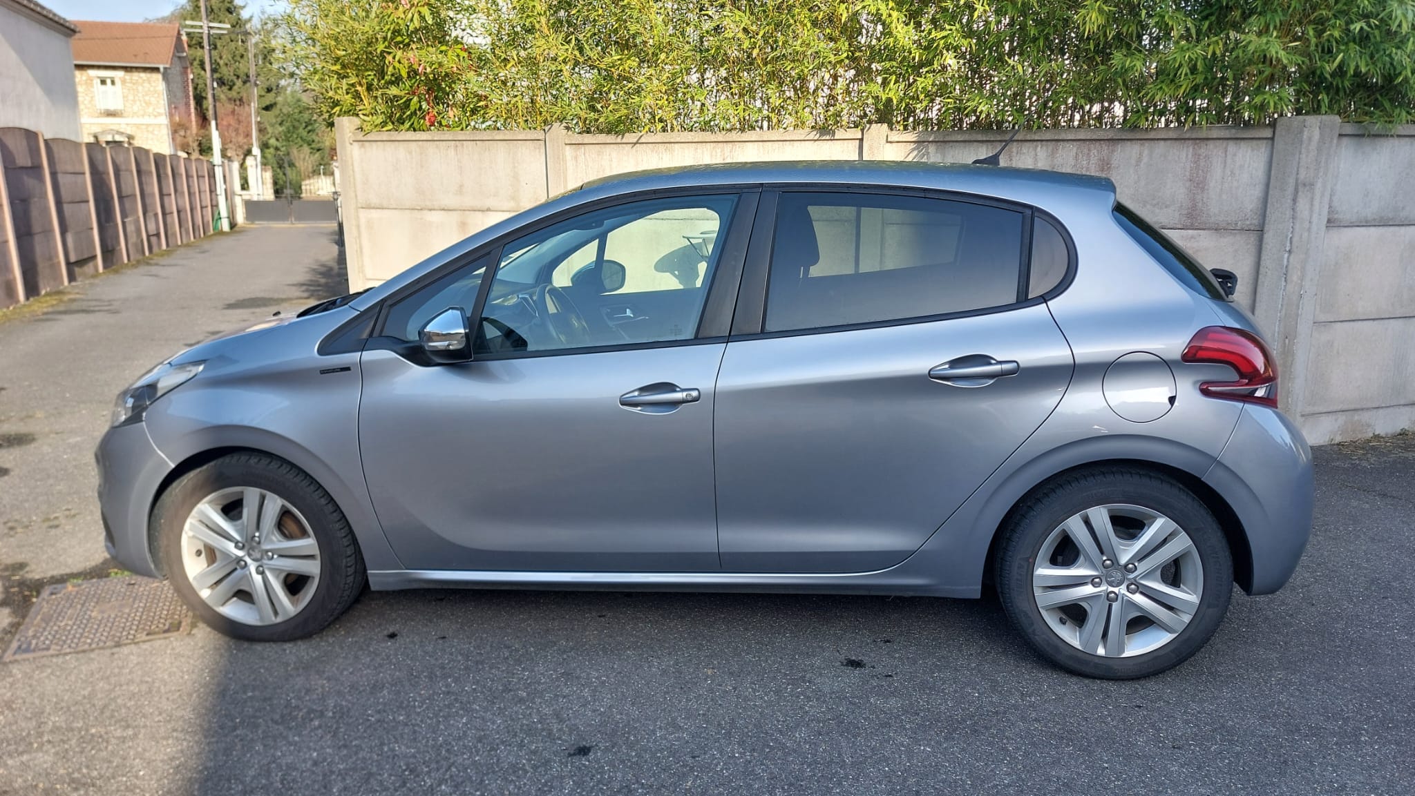 Peugeot 208 Signature avec Climatisation