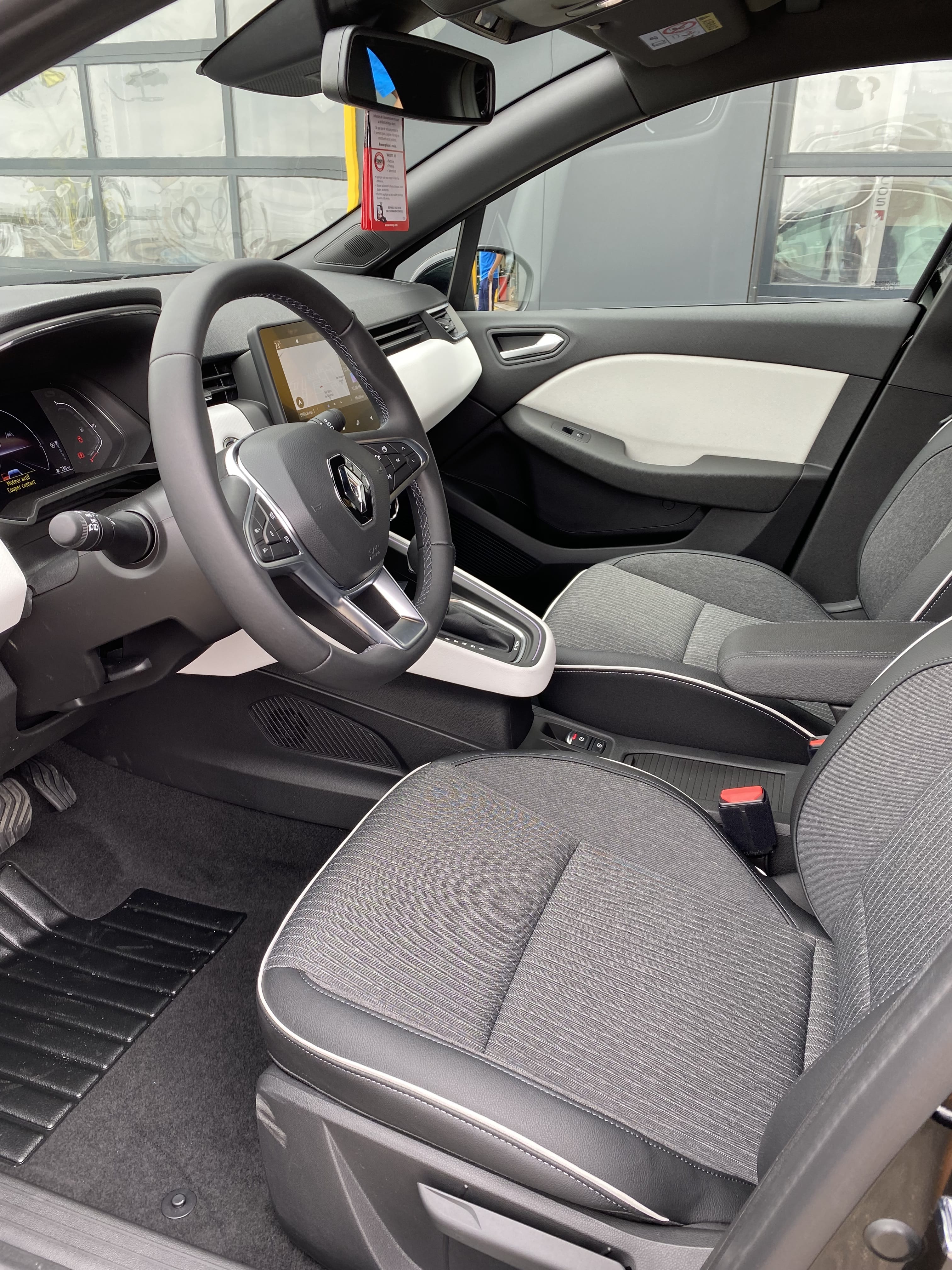 Renault Clio E-tech Intens avec Régulateur de vitesse