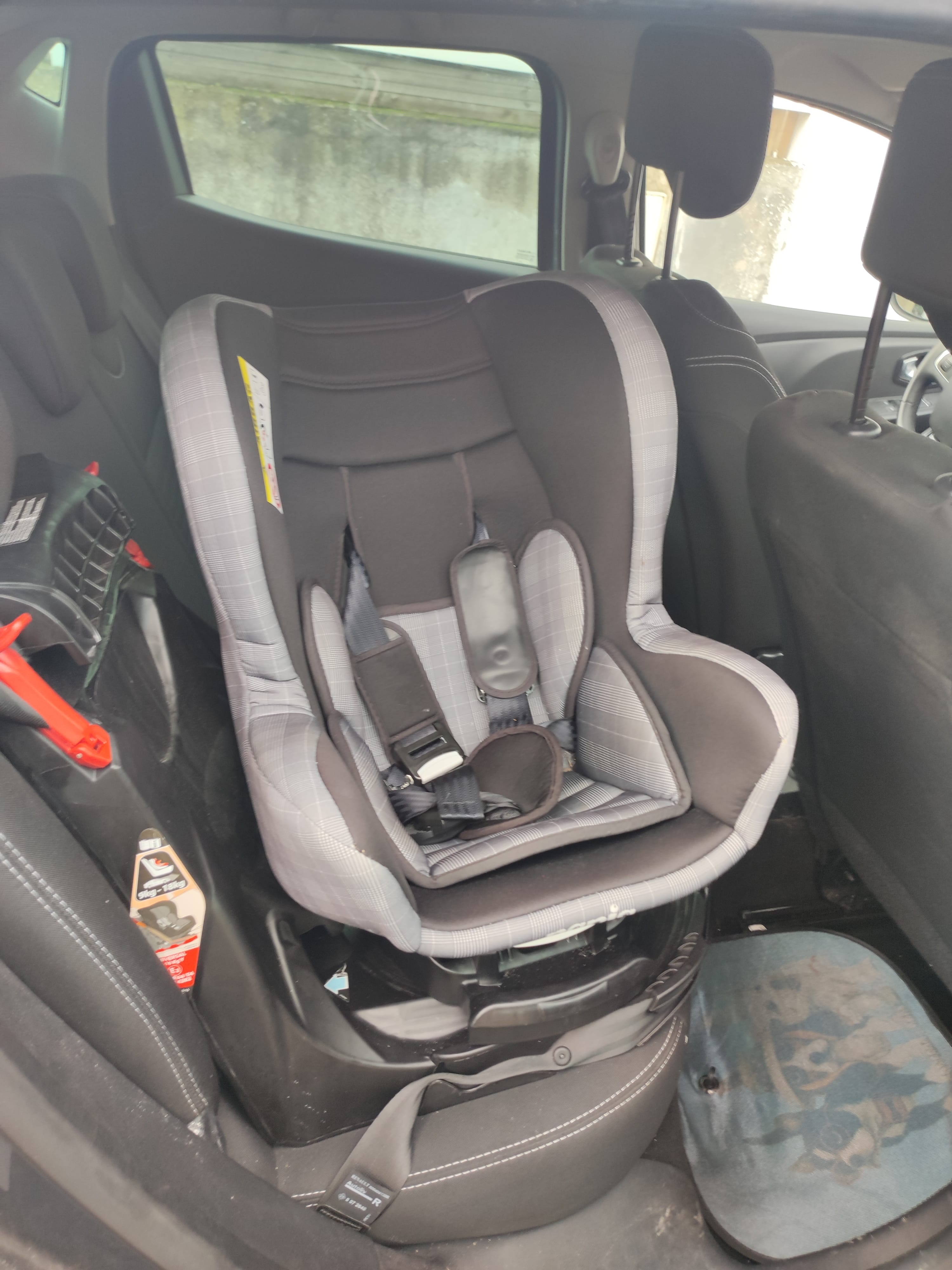 Renault Clio avec Siège bébé