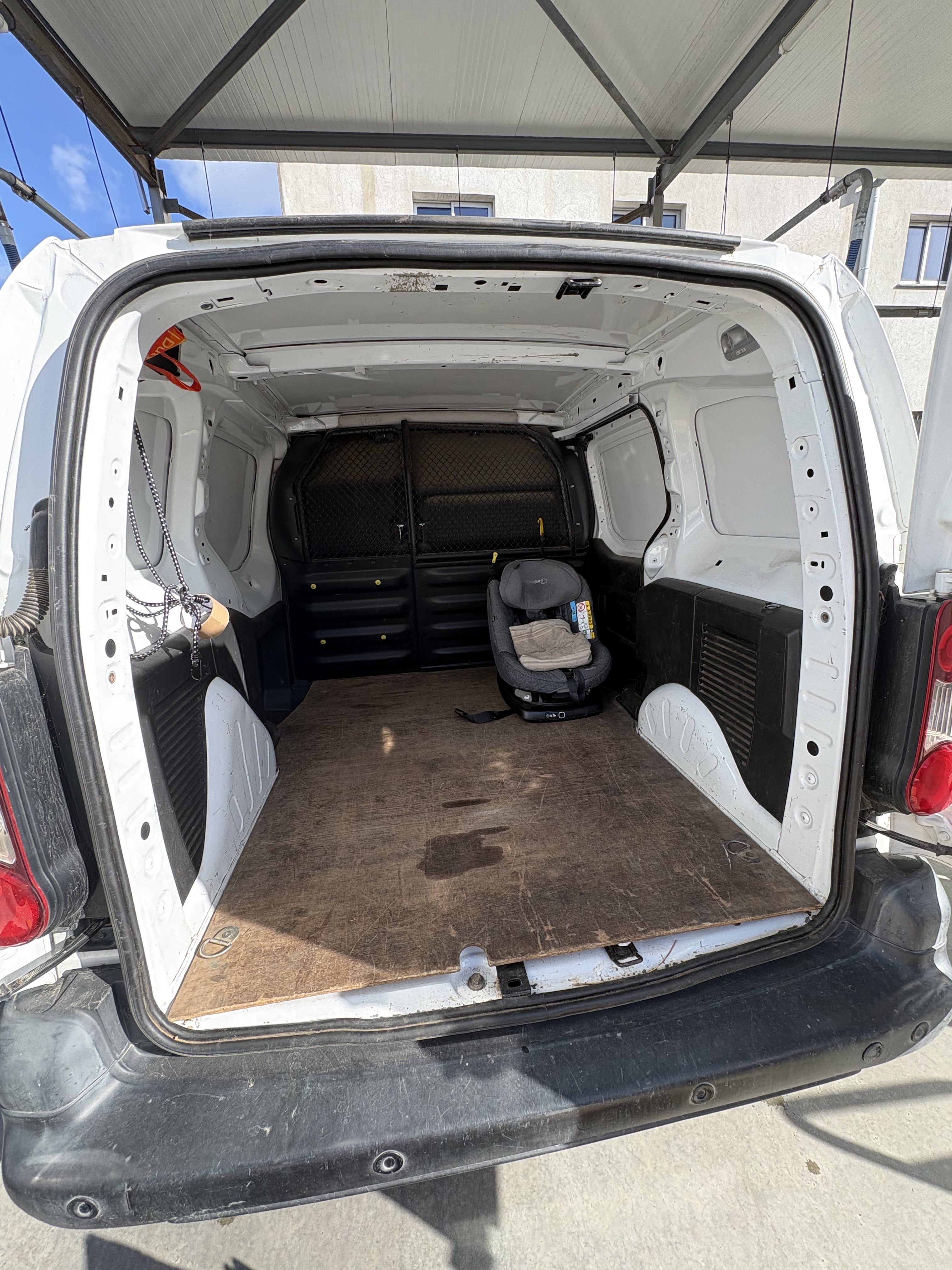 Citroen Berlingo avec Siège bébé