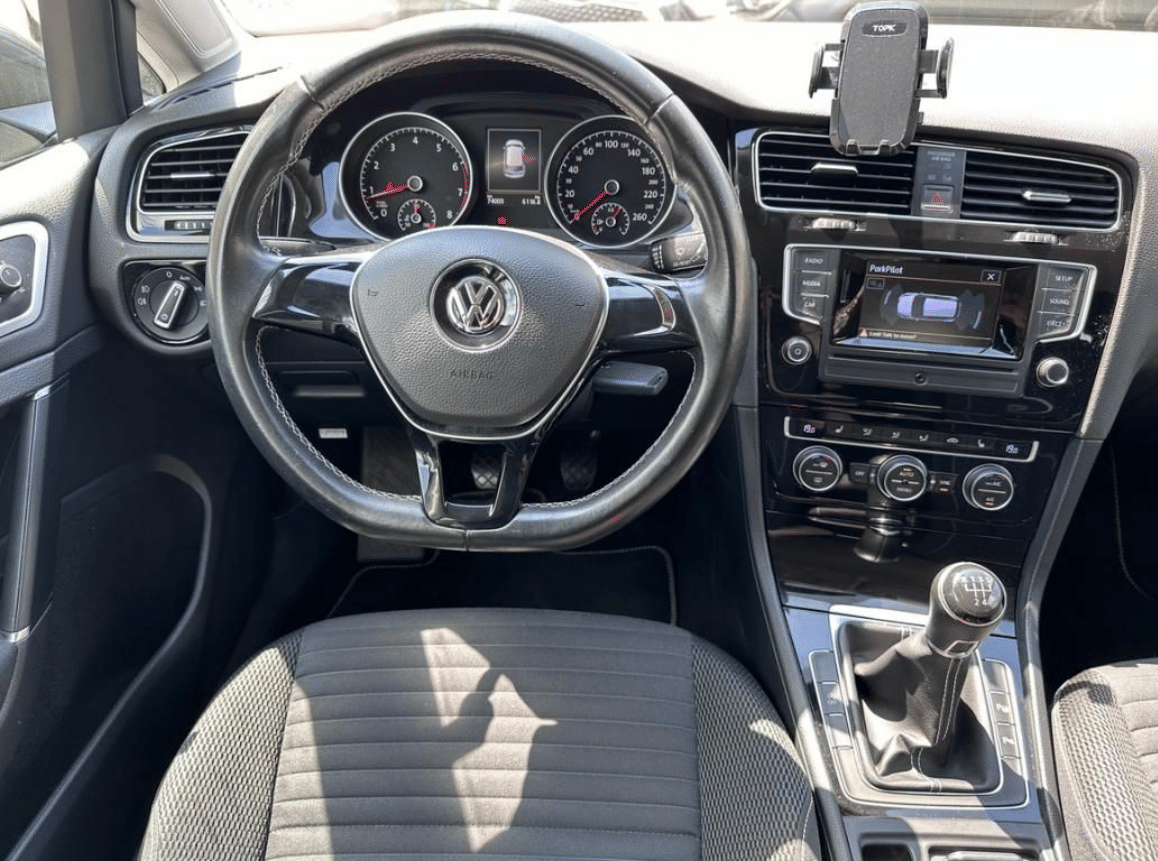 Volkswagen Golf avec Attelage