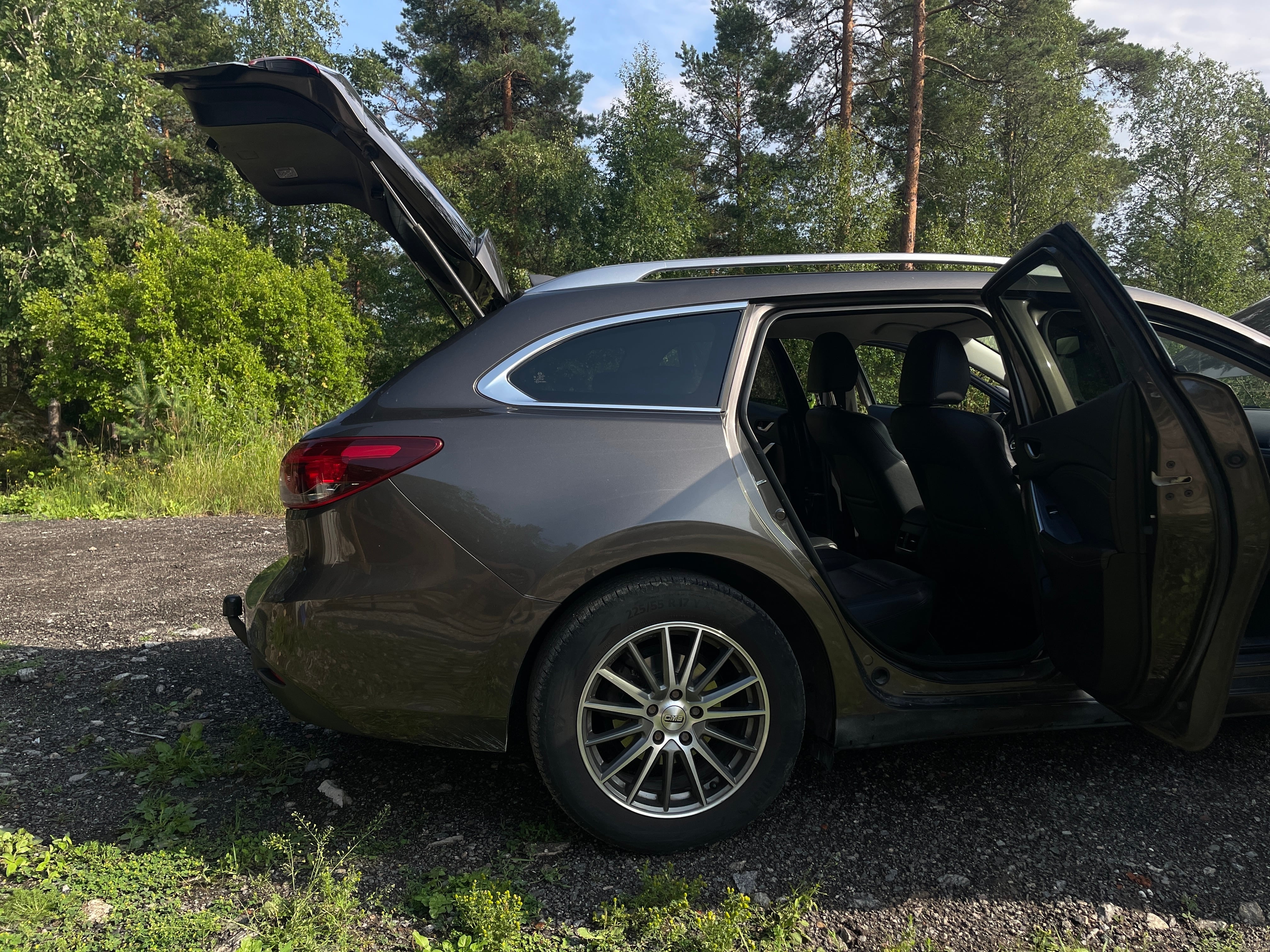 Mazda 6 Touring Plus 2.2D med Tilhengerfeste