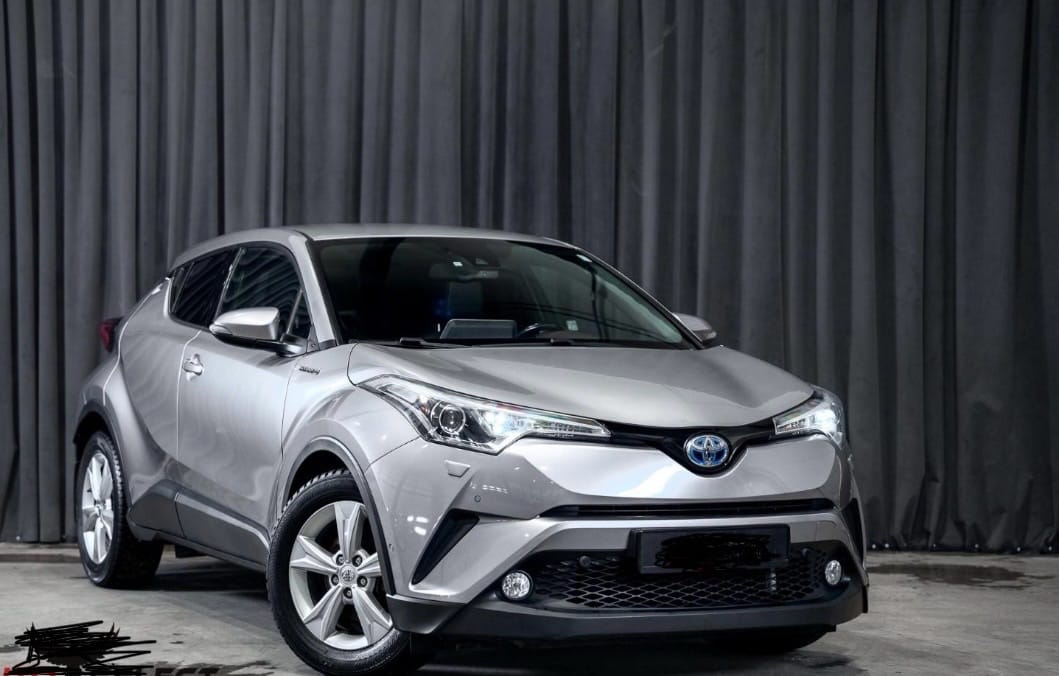 Toyota C-HR Hybrid 1.8, 2017, Blyfri 98 / Elektrisch (hybride), automatisch
