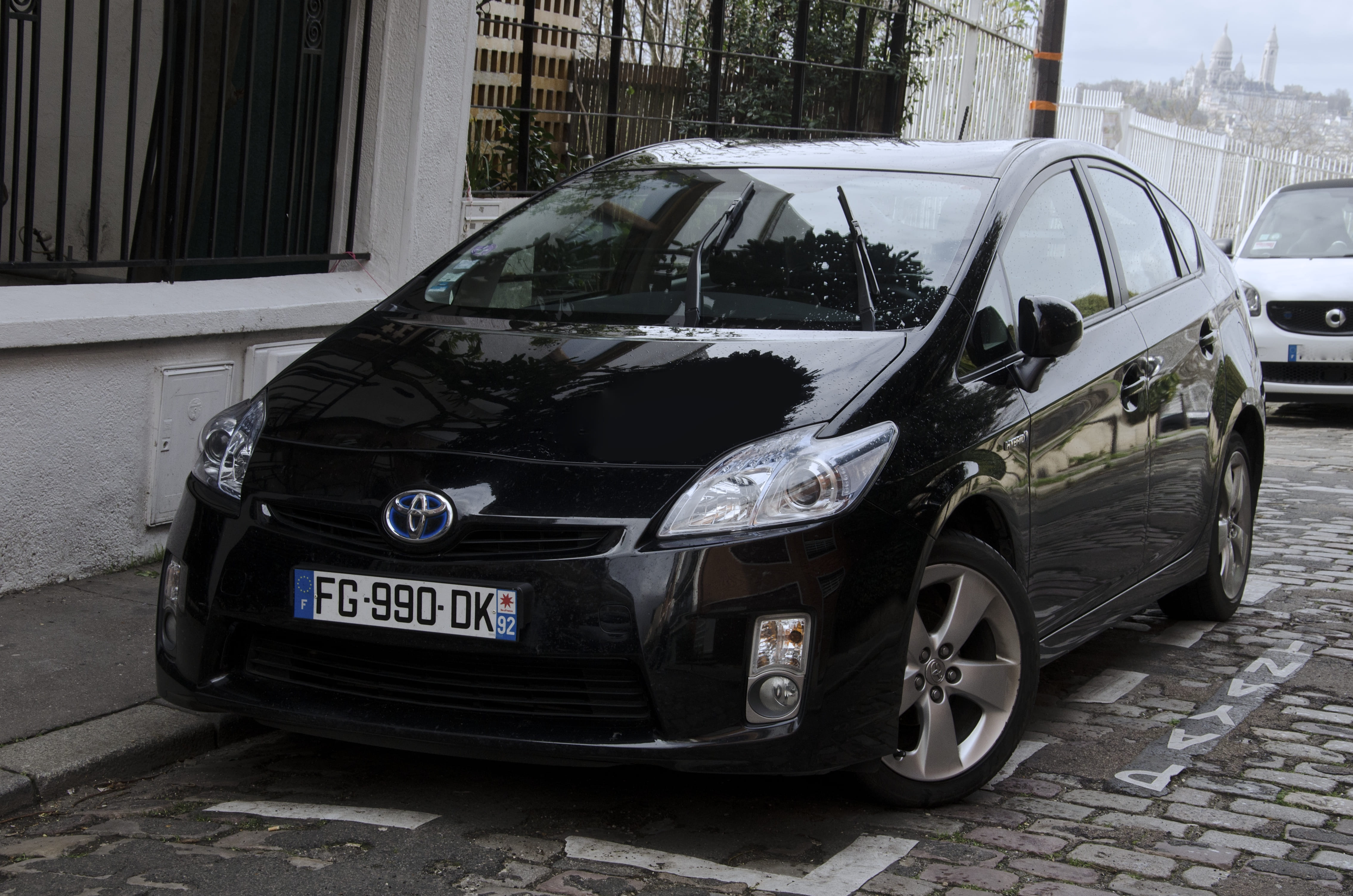 Toyota Prius + 136H, 2011, Essence 95 / Électrique (hybride), automatique