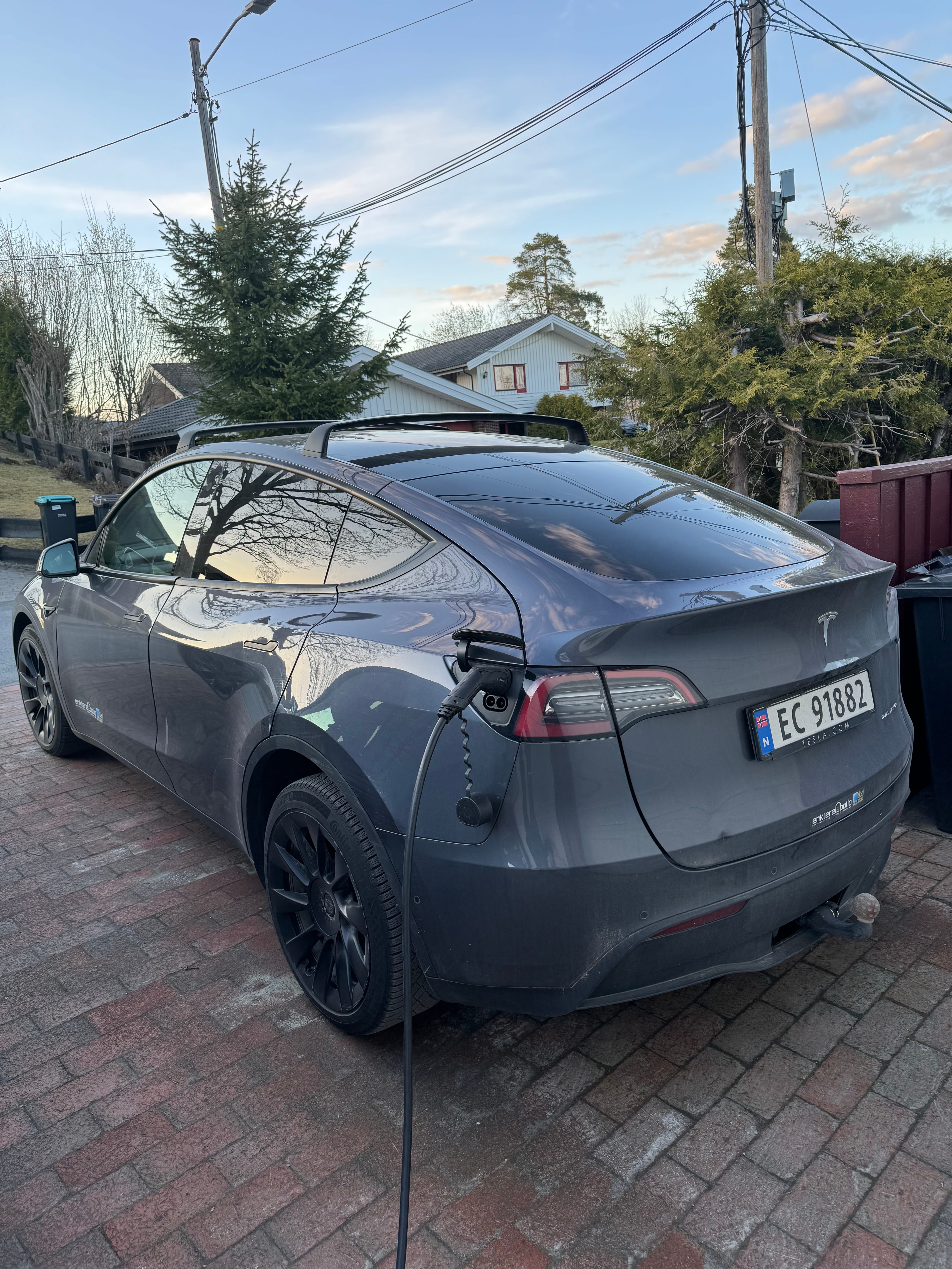Tesla Model Y Long Range med GPS