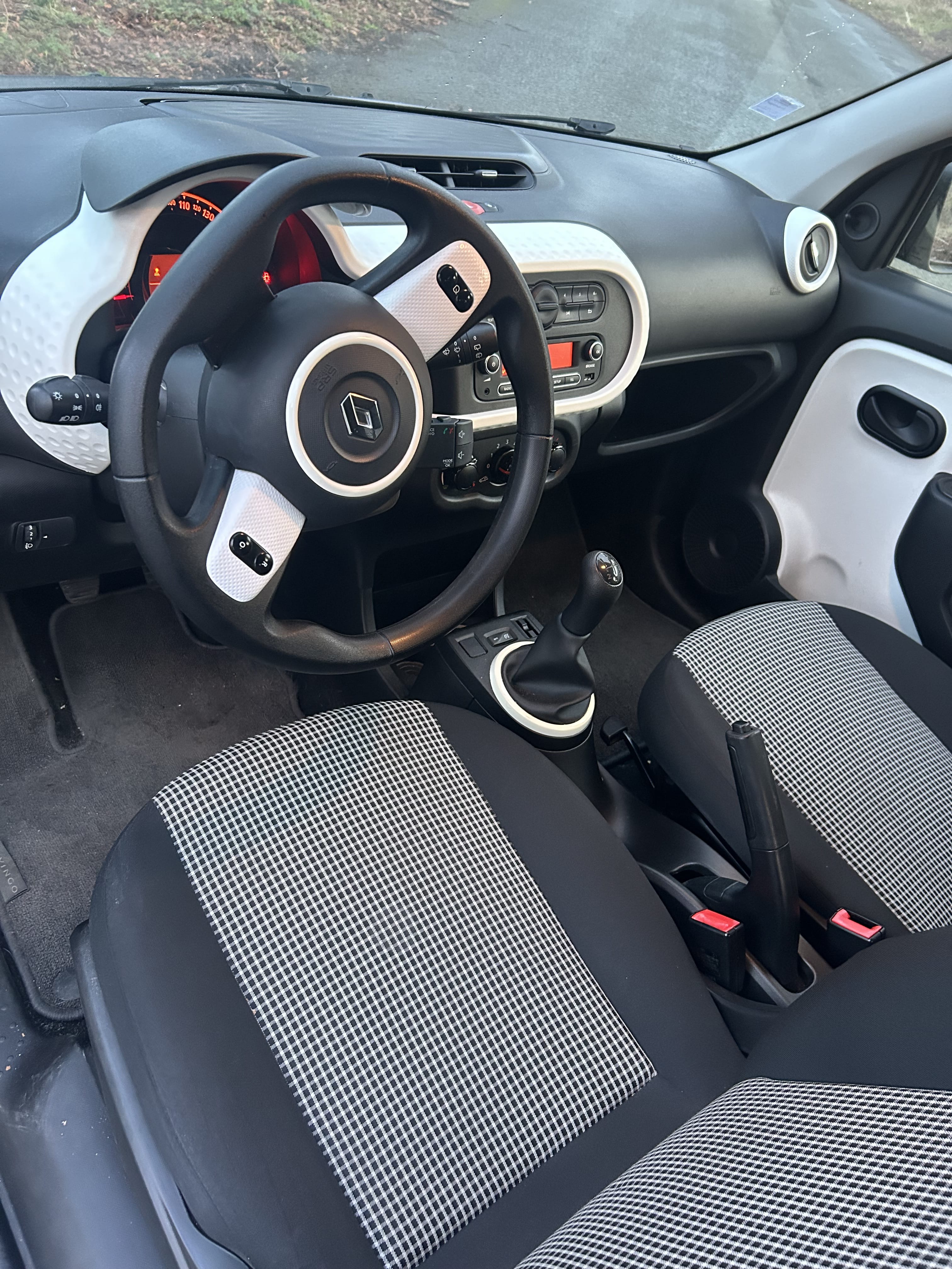 Renault Twingo III avec Entrée audio / iPod