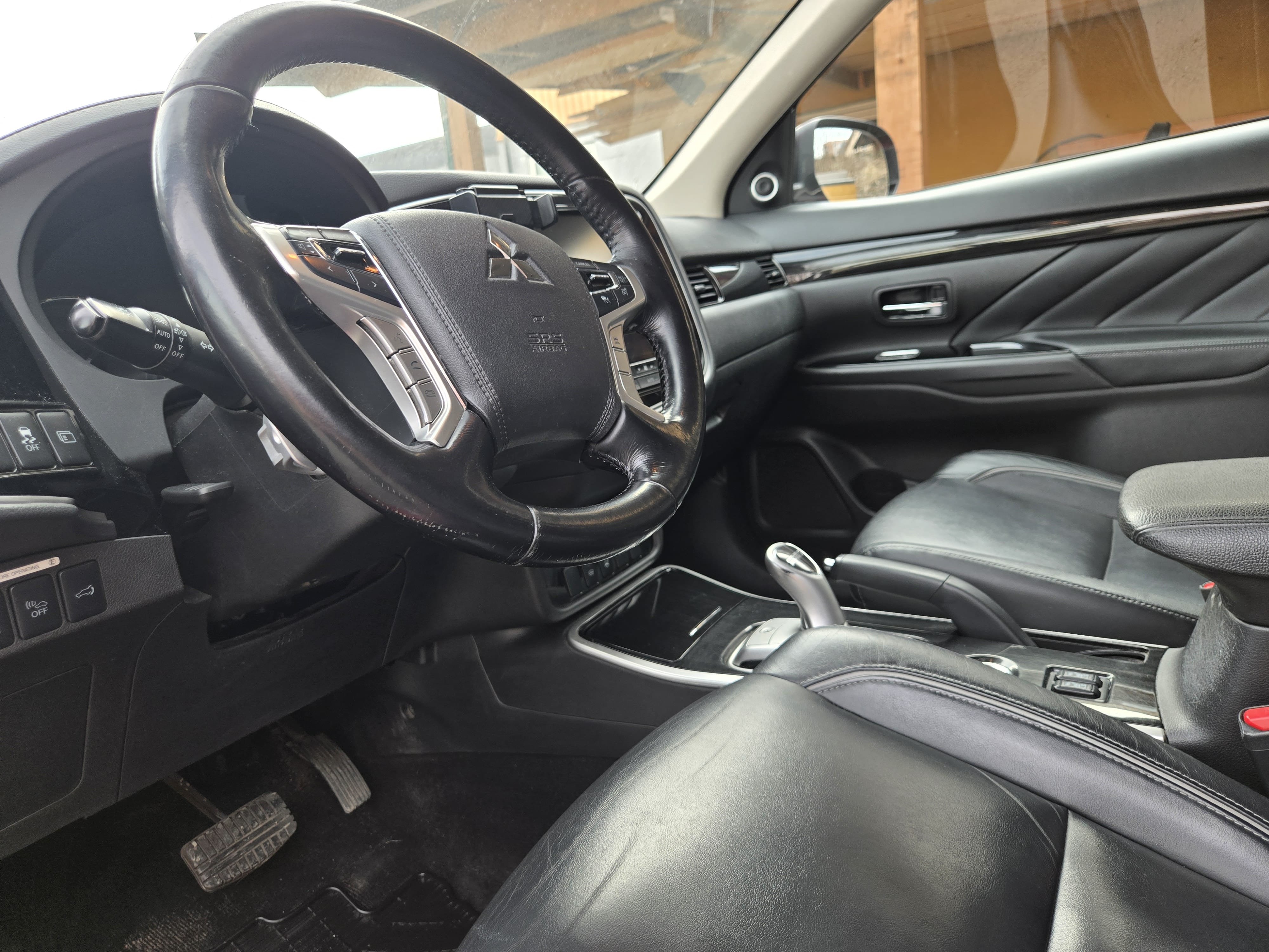 Mitsubishi Outlander PHEV MOTION with GPS