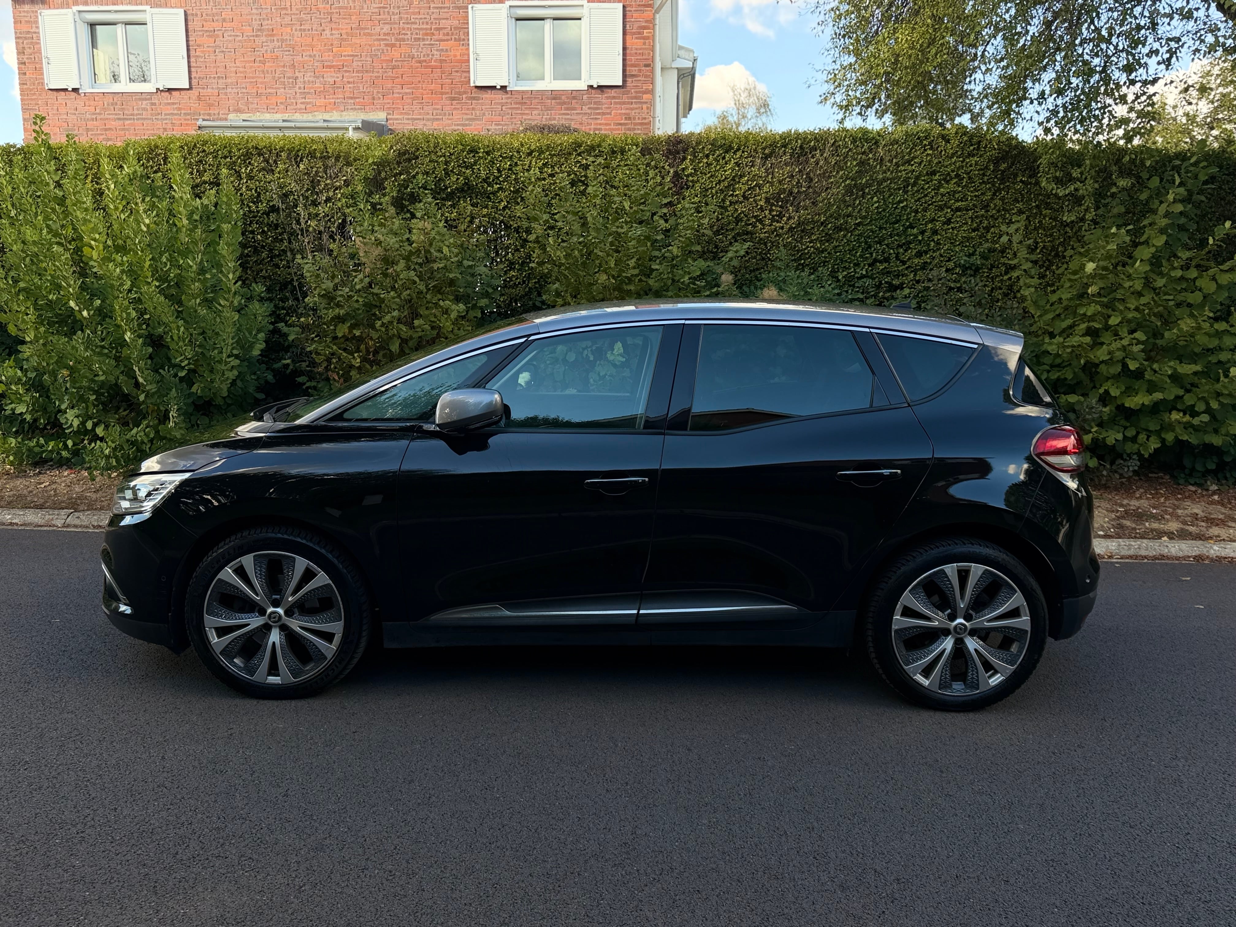 Renault Scenic with Air conditioning