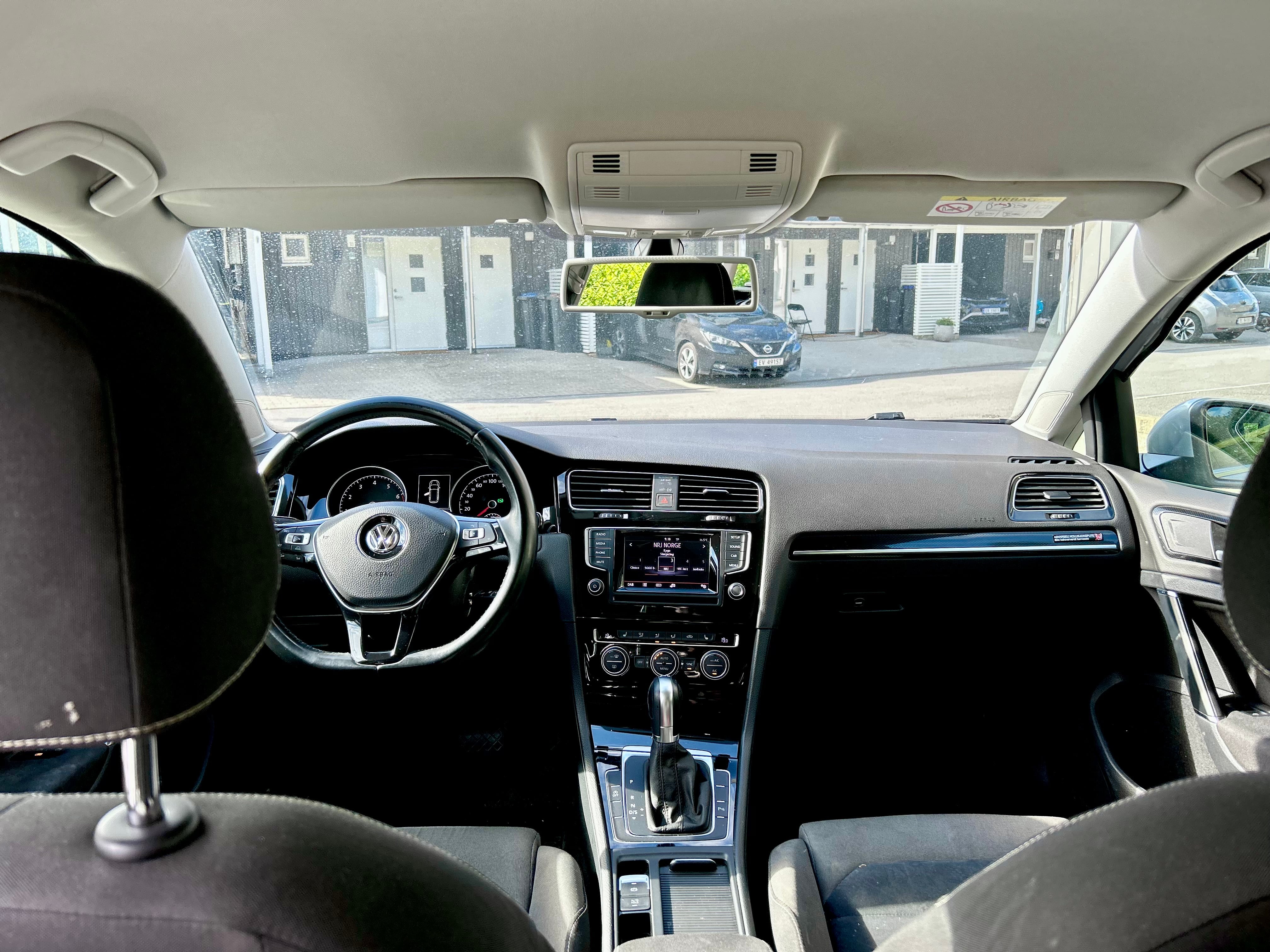 Volkswagen Golf Wagon (Stasjonsvogn) with Baby seat