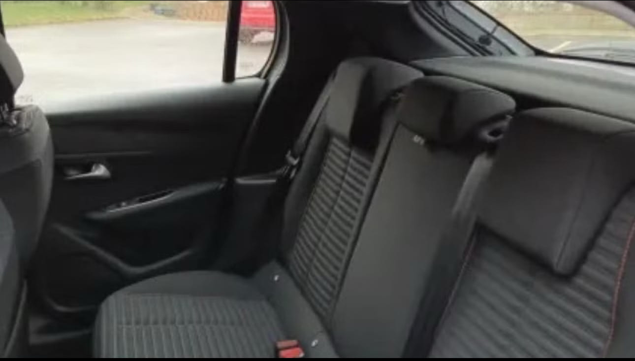 Peugeot 208 avec Entrée audio / iPod