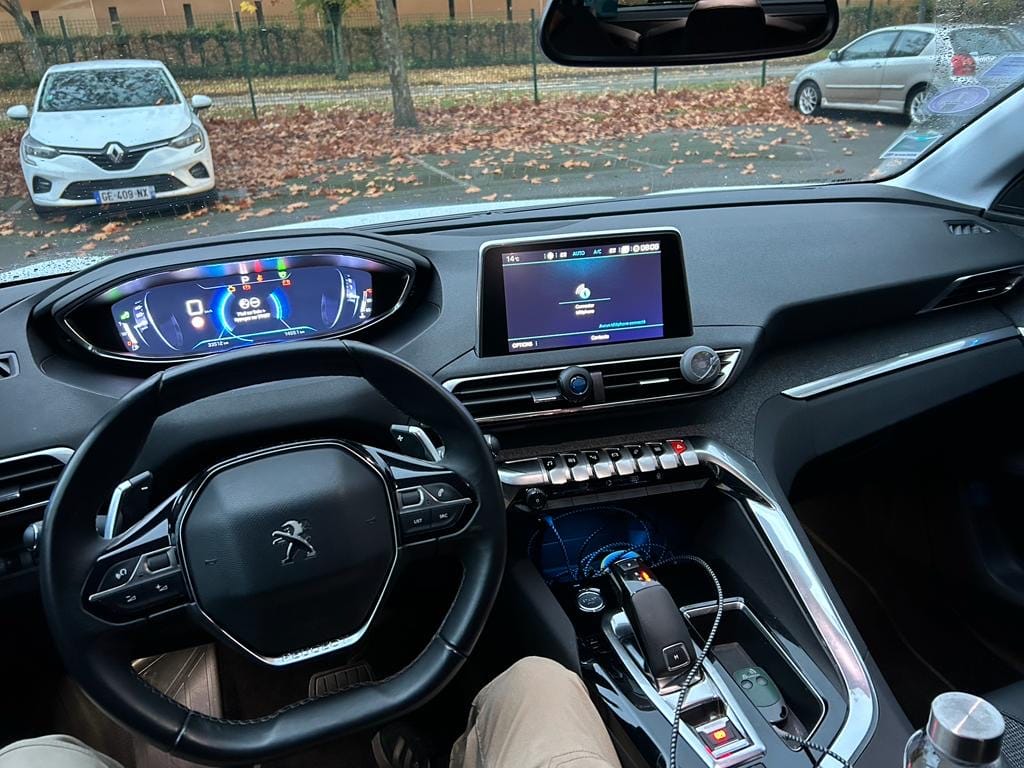 Peugeot 5008 avec GPS