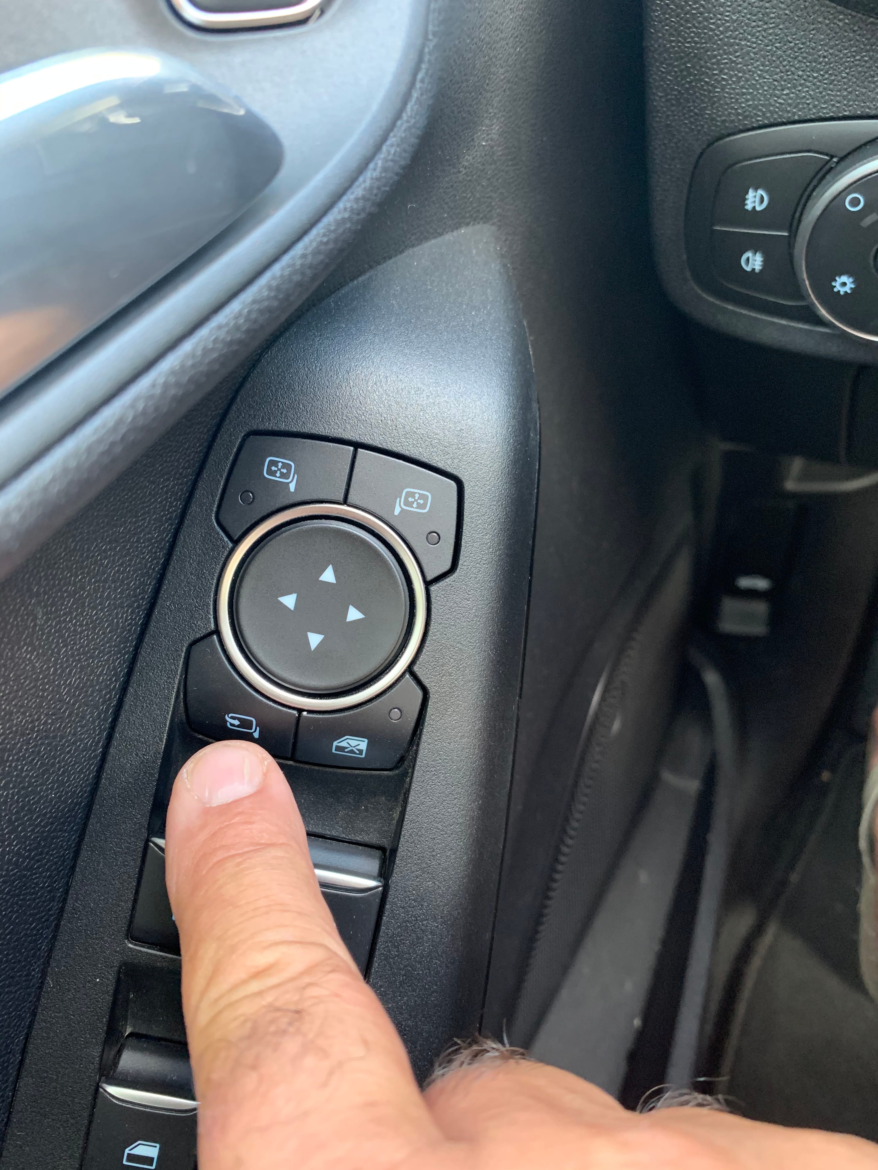 Ford Fiesta 1,5 Tdci cool connect blanche 85cv avec Audio Bluetooth