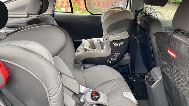 Hyundai Ioniq Electrique mit Kindersitz