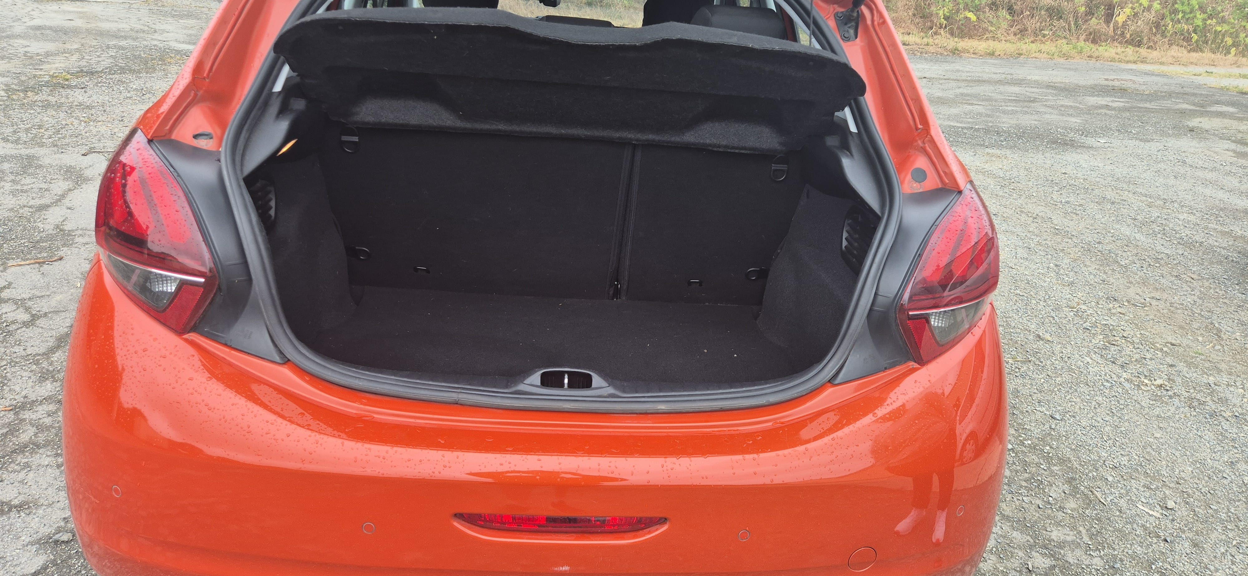 Peugeot 208 avec Entrée audio / iPod