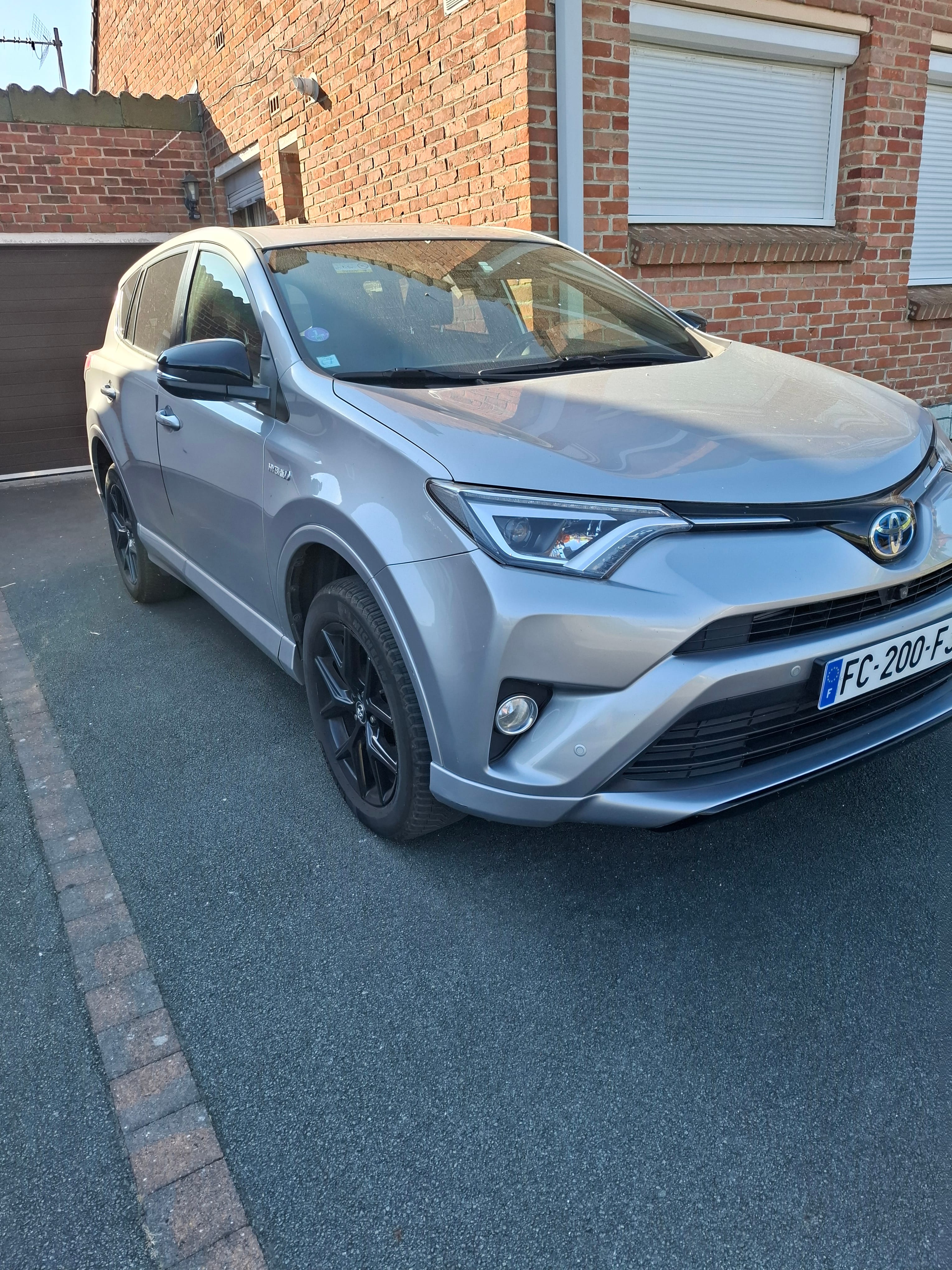 Toyota Rav4 Hybride, 2018, Essence 95 / Électrique (hybride), automatique