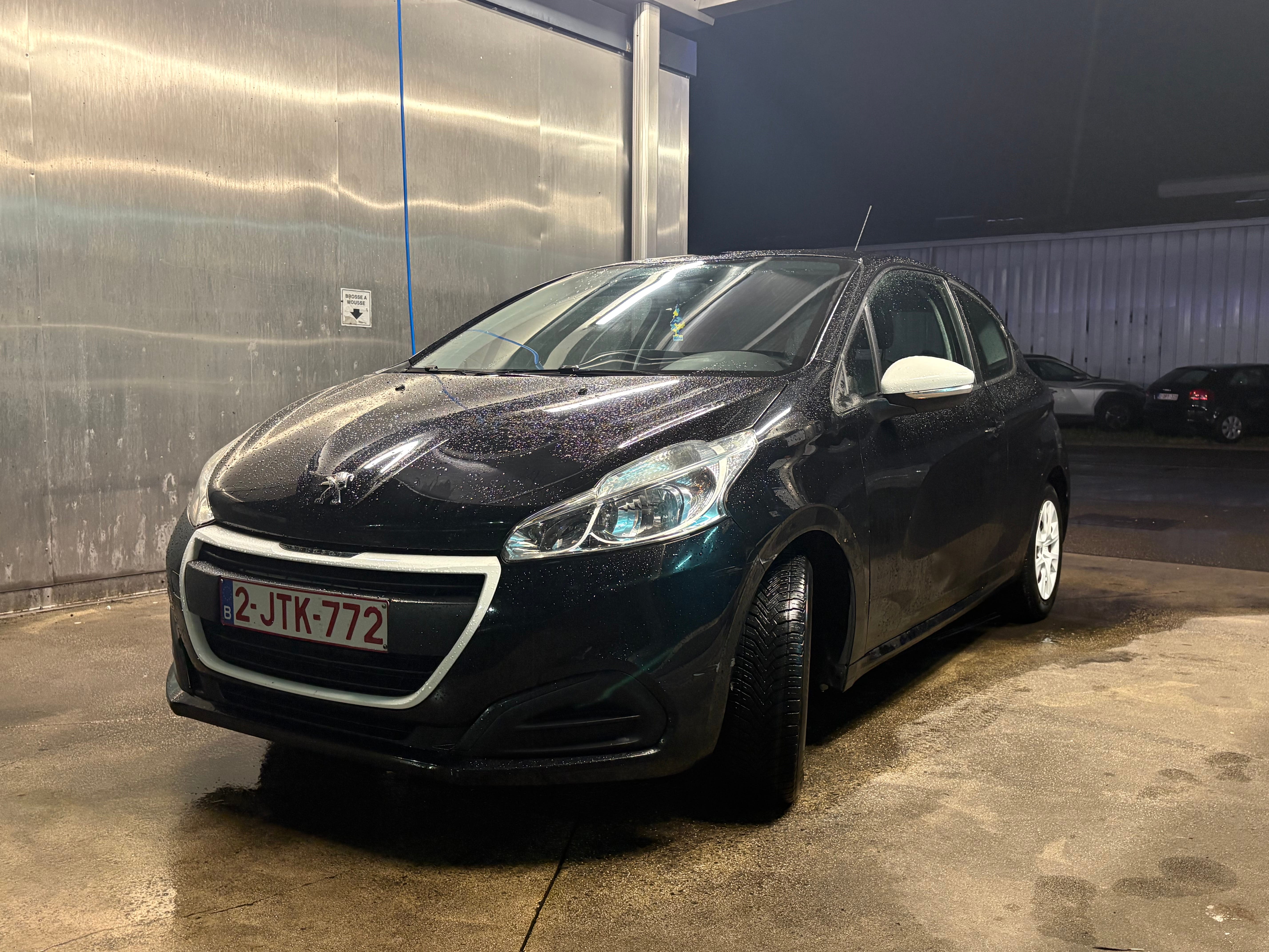 Peugeot 208 Like with Cruise control