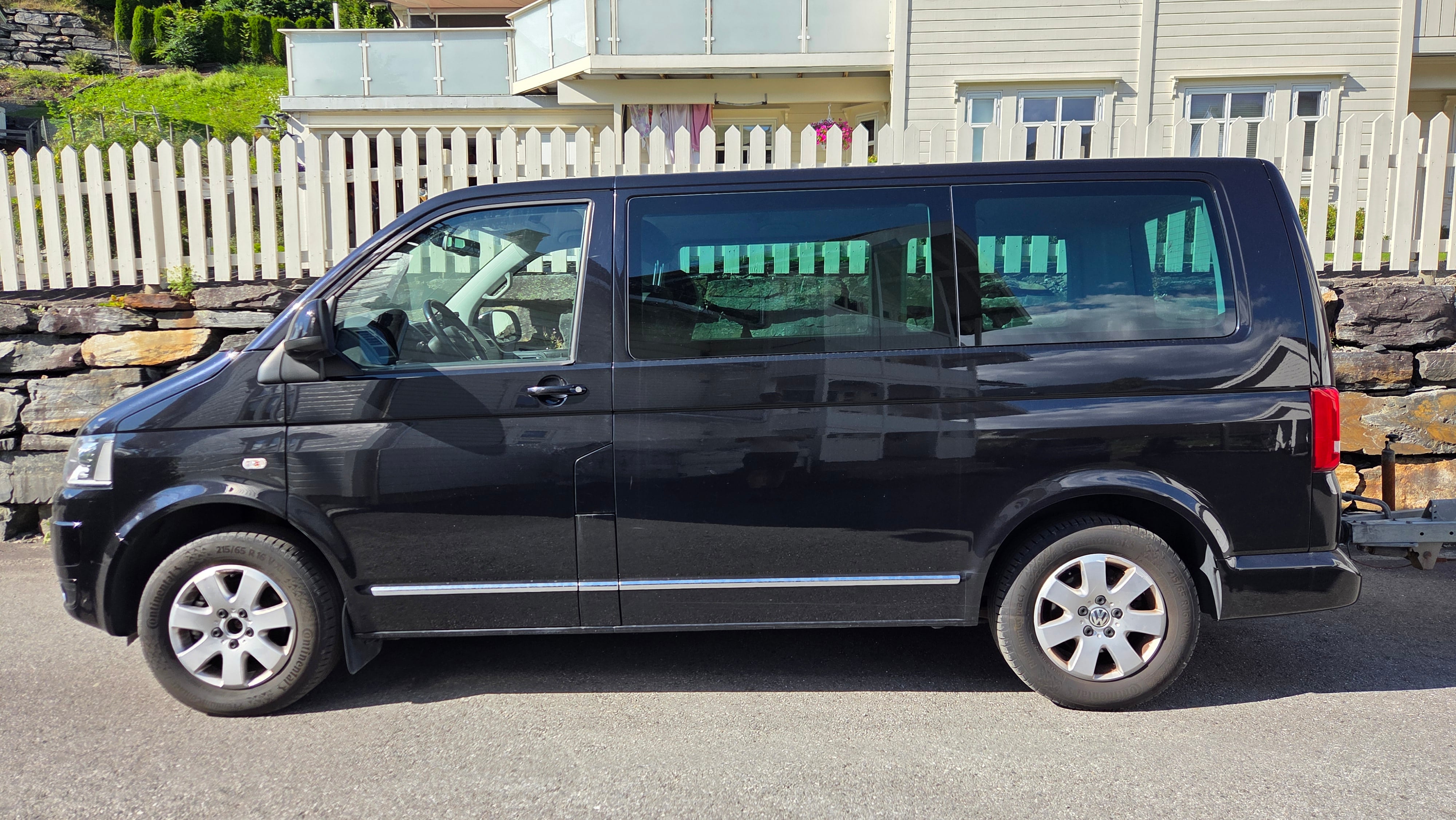 Volkswagen Multivan (romslig 7-seter) med Aircondition