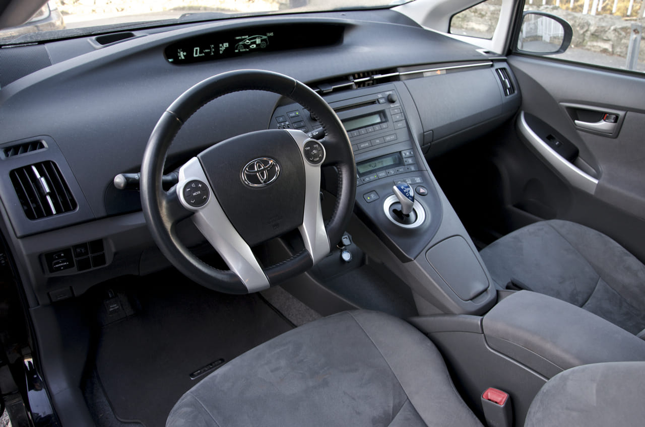 Toyota Prius + 136H avec Siège bébé