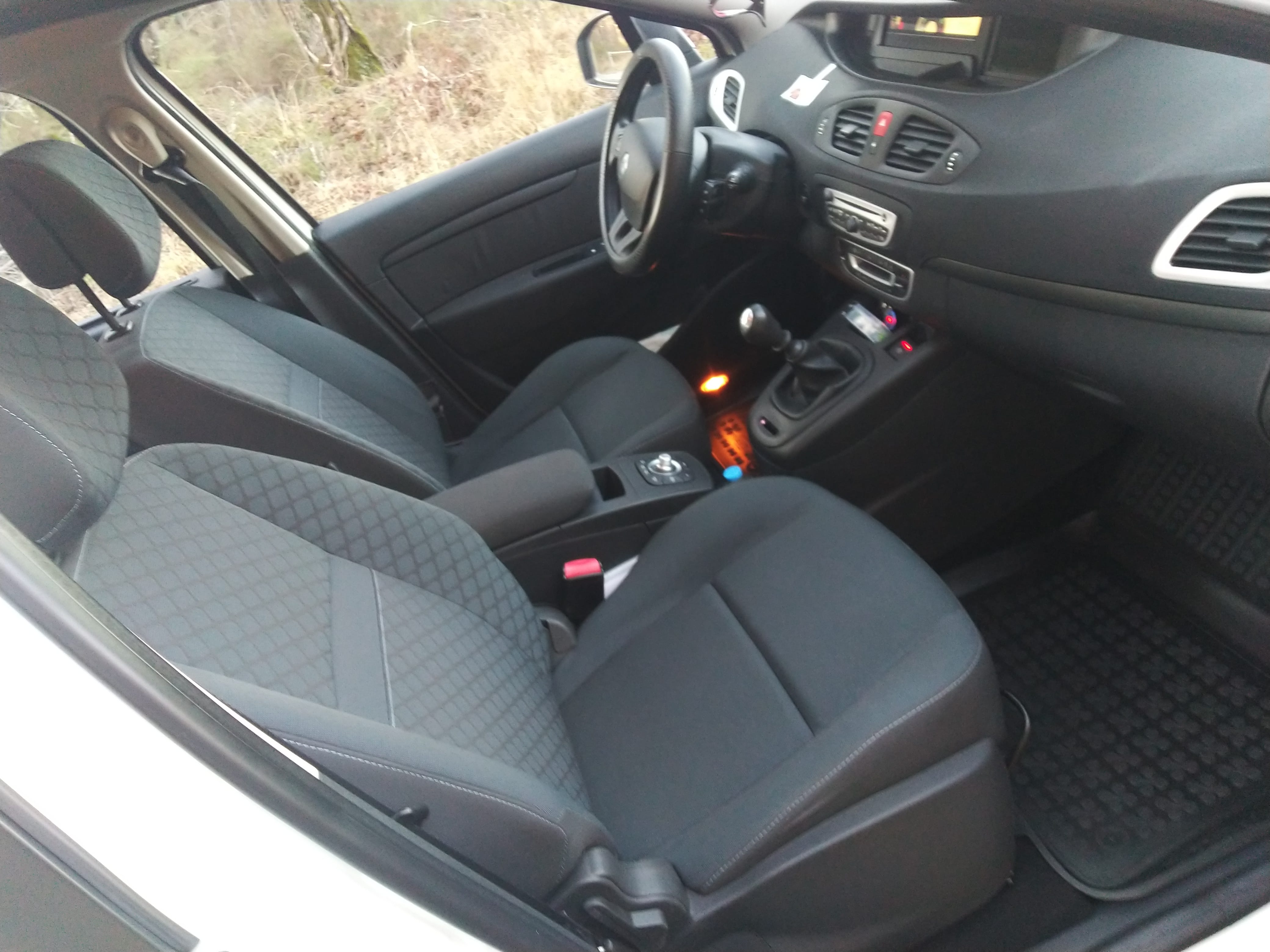 Renault Scenic CLIM 1.5 DCI 110 CH (1) avec Entrée audio / iPod