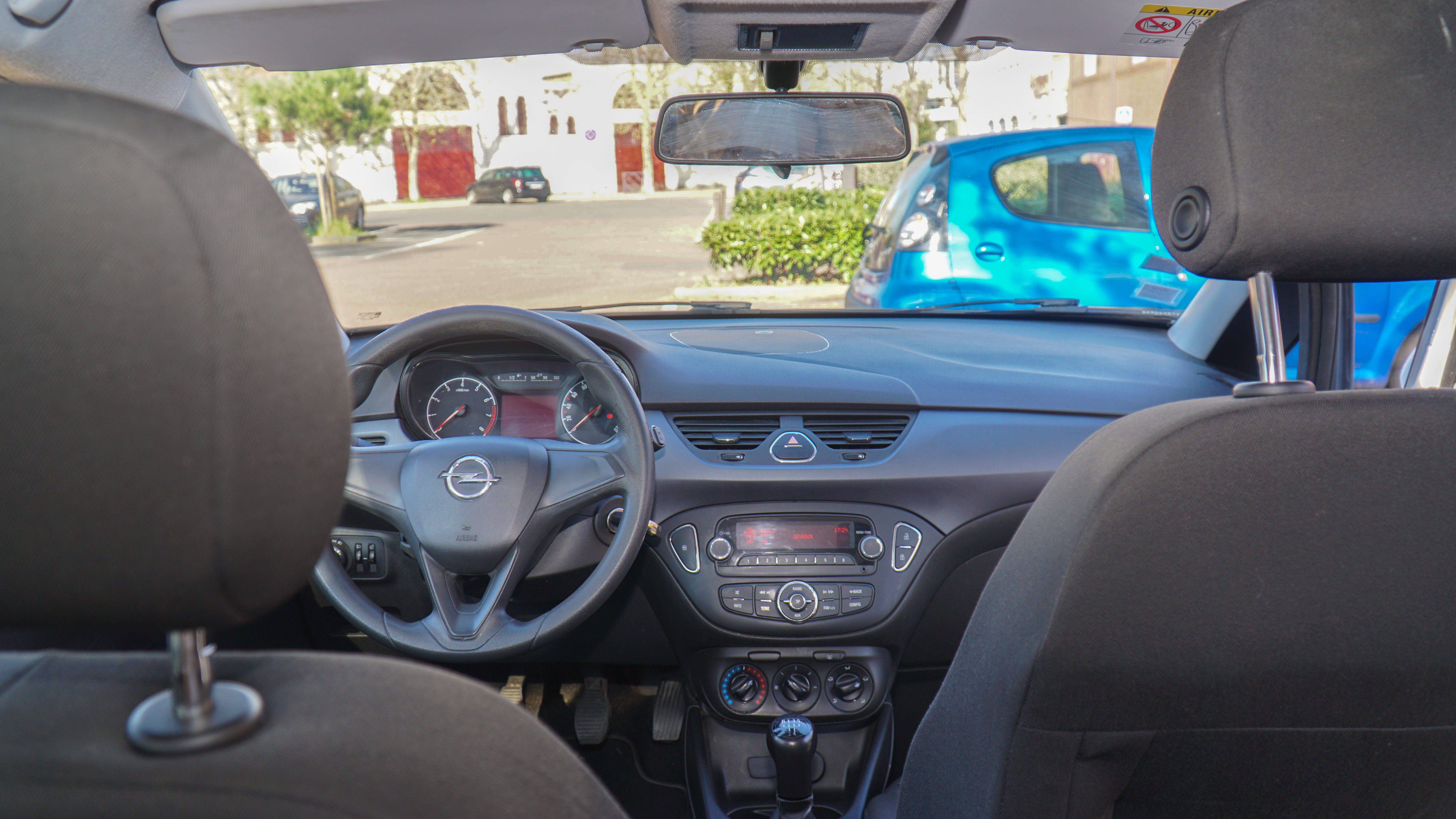 Opel Corsa avec Entrée audio / iPod