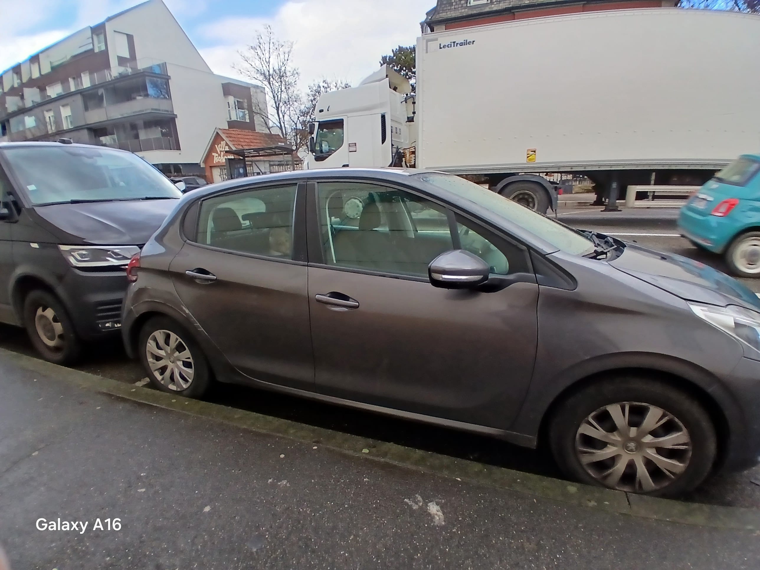 Peugeot 208 avec Climatisation
