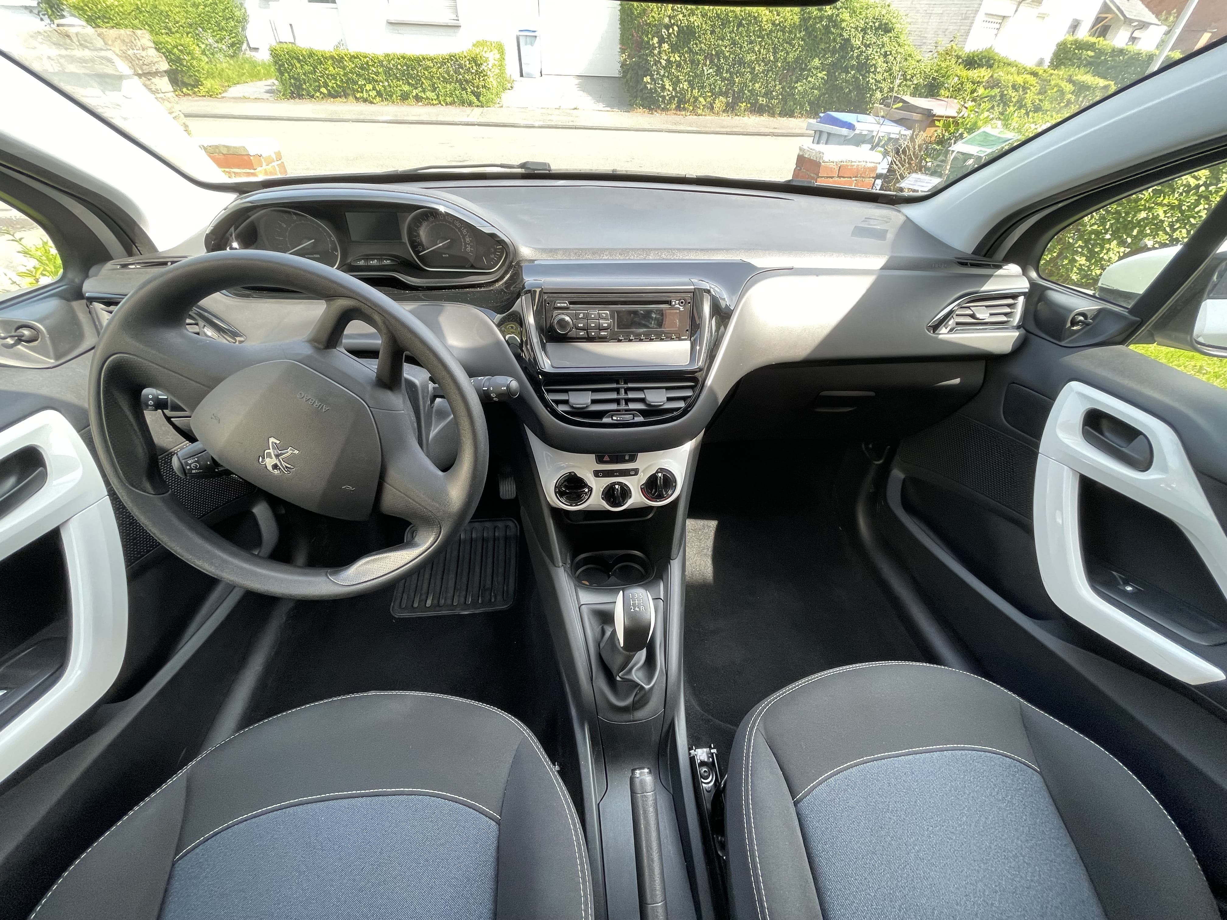 Peugeot 208 avec Entrée audio / iPod