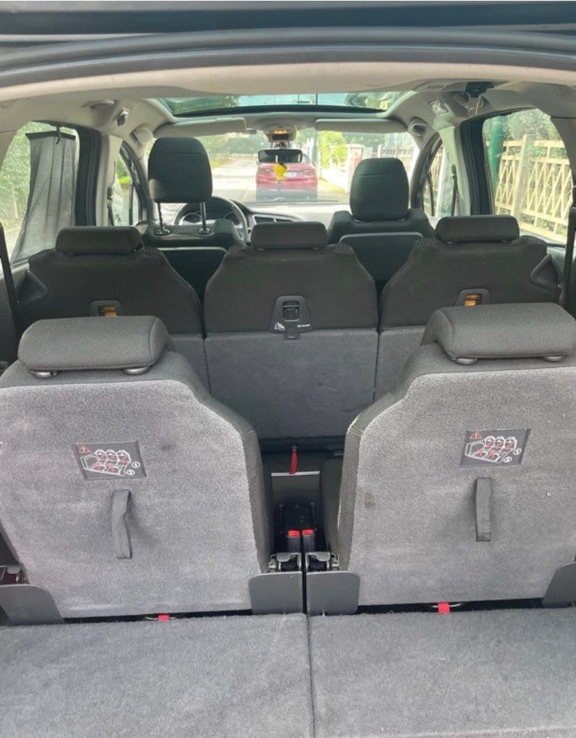Peugeot 5008 7 places HDI NOIR CLIM AUTO BX221 TOIT PANORAMIQUE GPS RÉGULATEUR  7 places con Control de velocidad
