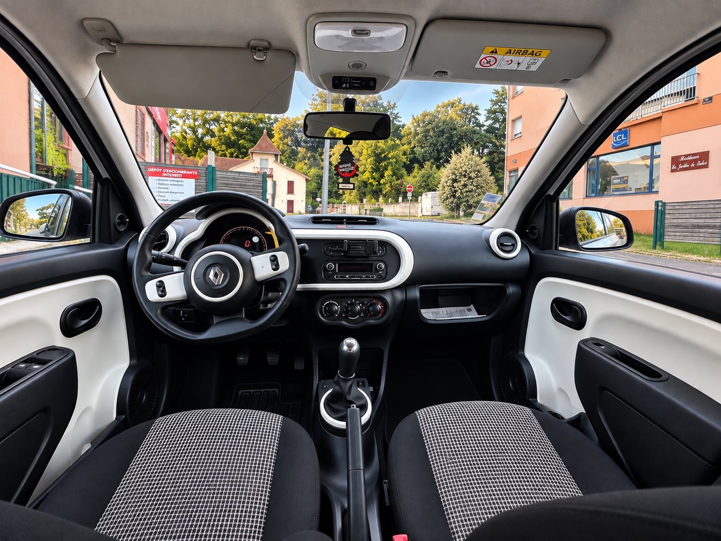 Renault Twingo III avec Autoradio