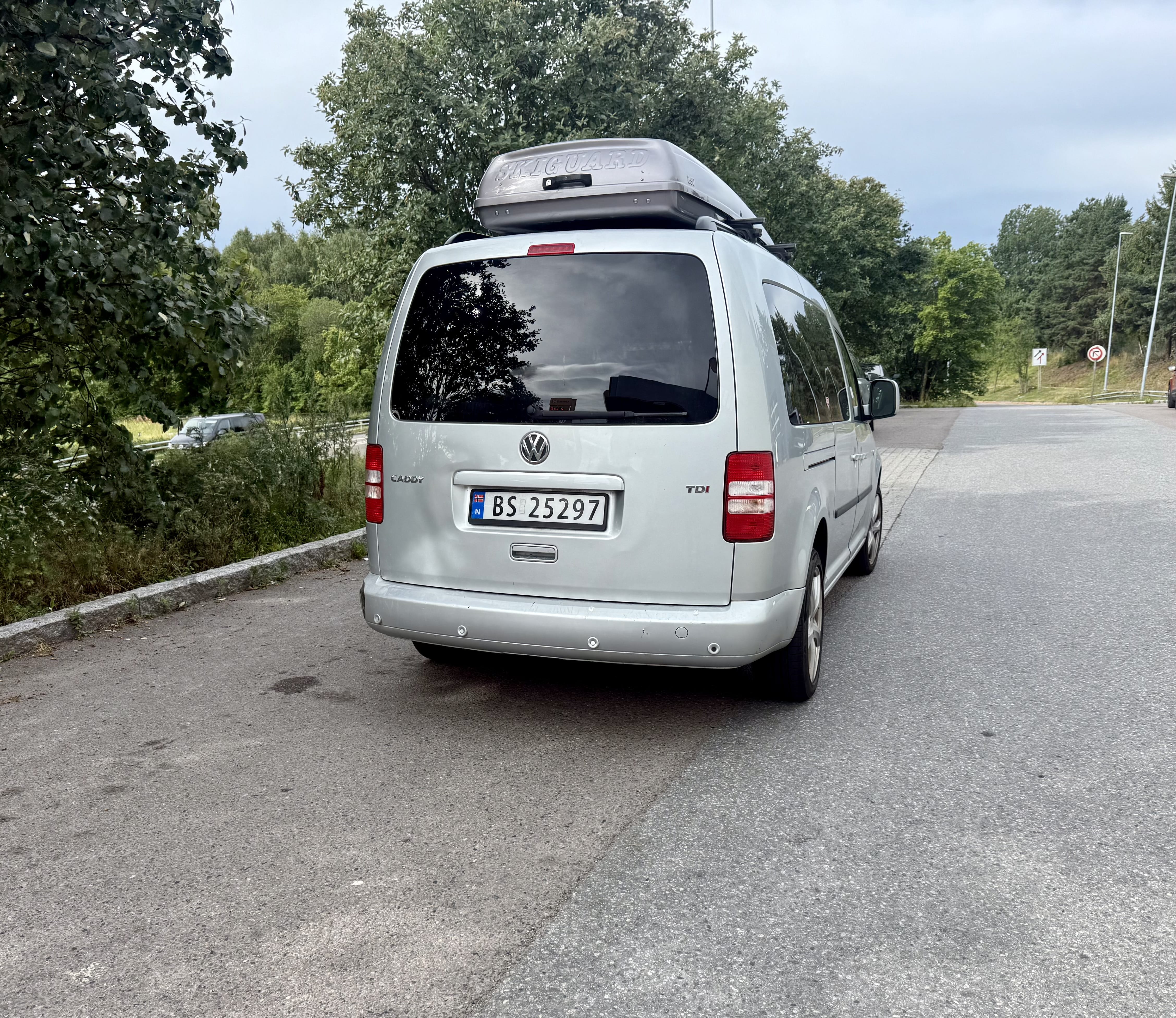 Volkswagen Caddy Maxi 1.6 tdi med 7 seter med GPS